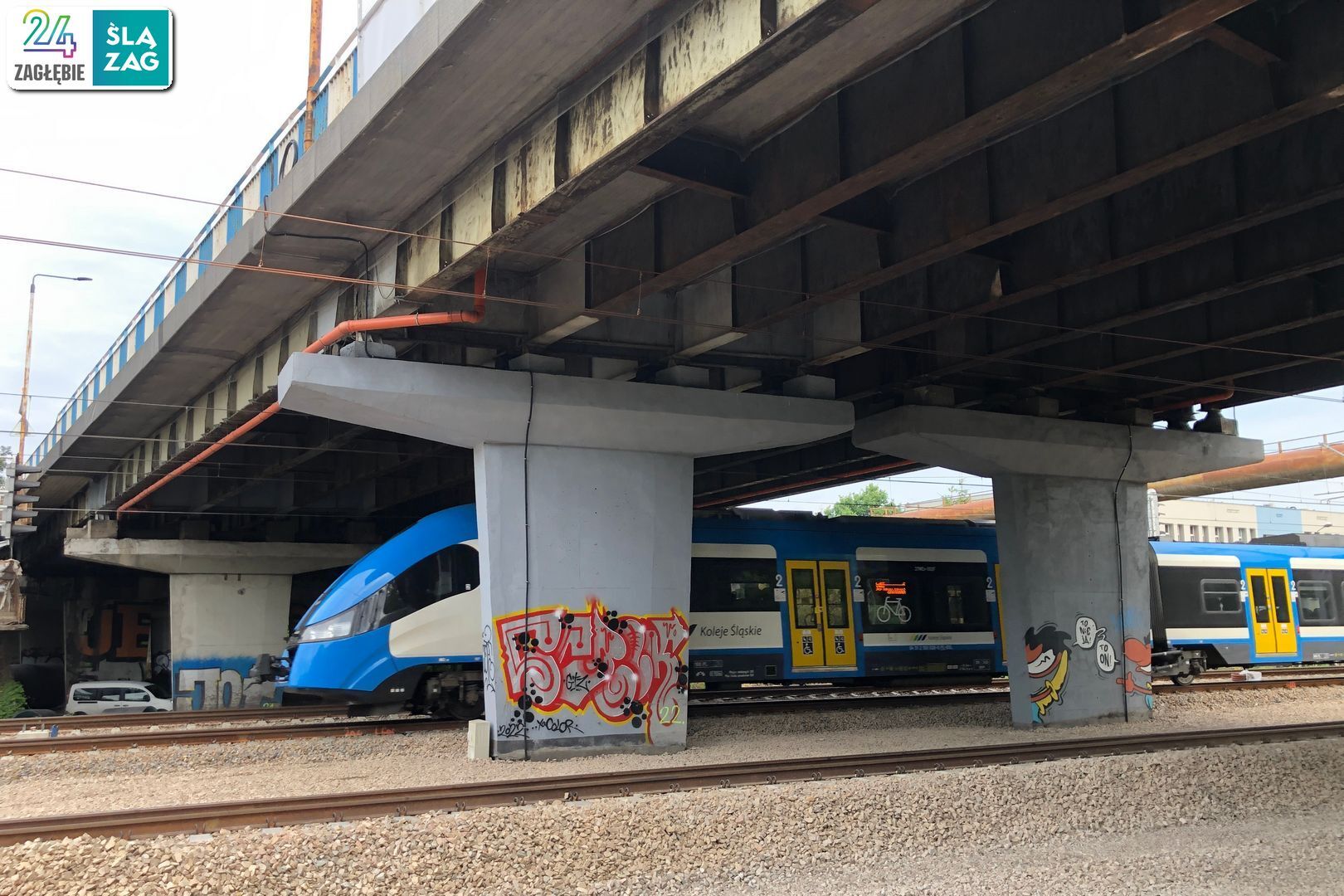 Sosnowiec. Estakada w ciągu drogi krajowej nr 94, nad linią kolejową nr 1, Czarną Przemszą, ulicami Piotrkowską i Chemiczną. Stan na 8 lipca 2025 roku.