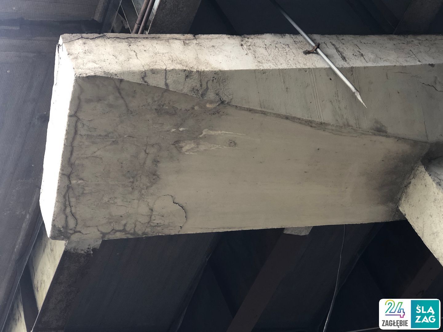 Sosnowiec. Estakada w ciągu drogi krajowej nr 94, nad linią kolejową nr 1, Czarną Przemszą, ulicami Piotrkowską i Chemiczną. Stan na 8 lipca 2025 roku.