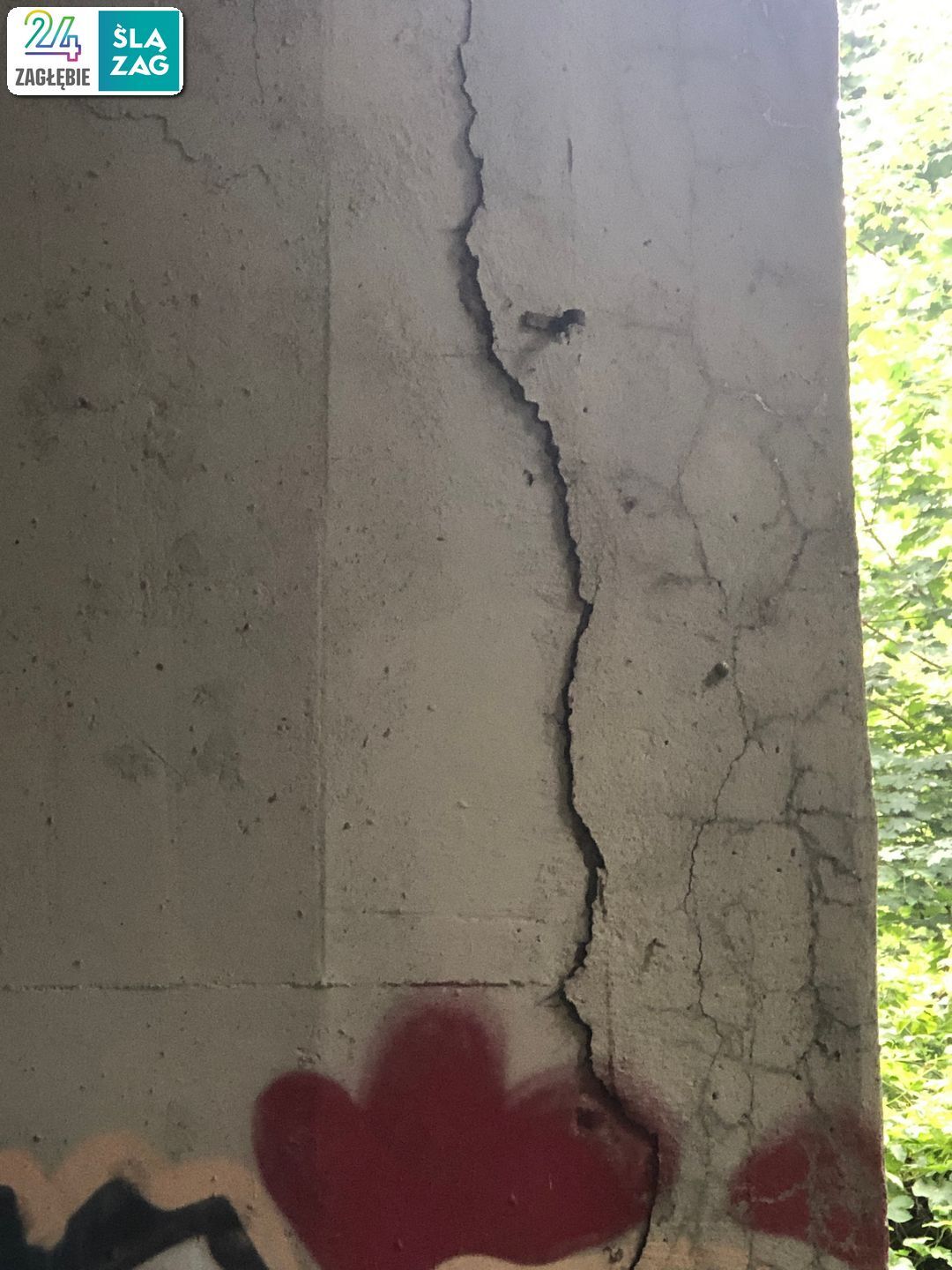 Sosnowiec. Estakada w ciągu drogi krajowej nr 94, nad linią kolejową nr 1, Czarną Przemszą, ulicami Piotrkowską i Chemiczną. Stan na 8 lipca 2025 roku.