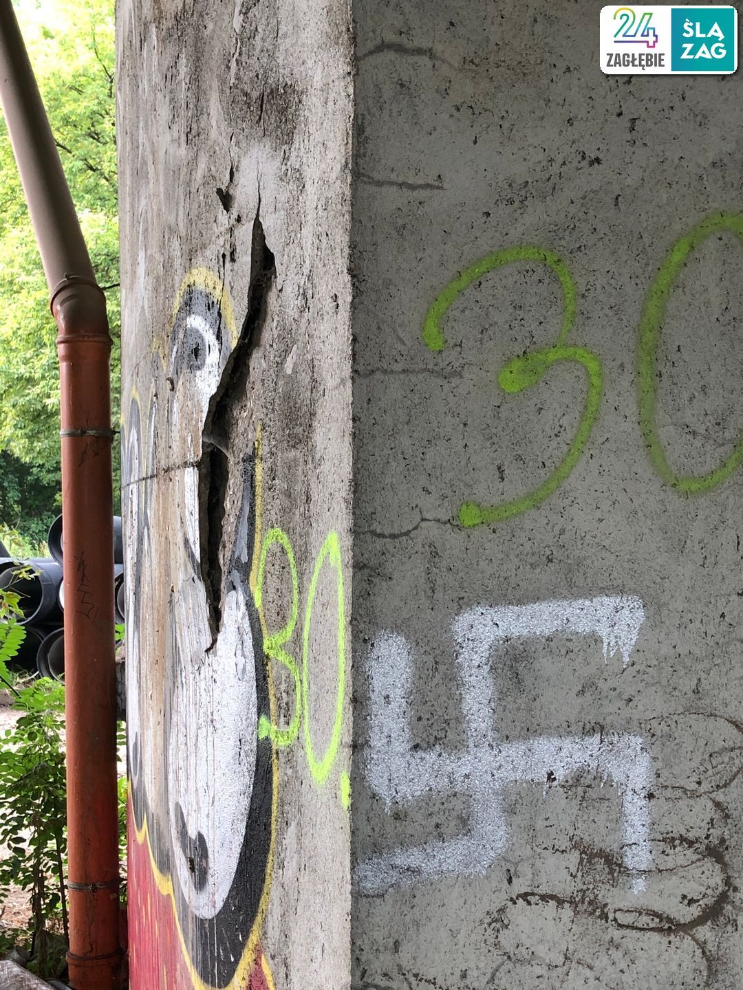 Sosnowiec. Estakada w ciągu drogi krajowej nr 94, nad linią kolejową nr 1, Czarną Przemszą, ulicami Piotrkowską i Chemiczną. Stan na 8 lipca 2025 roku.