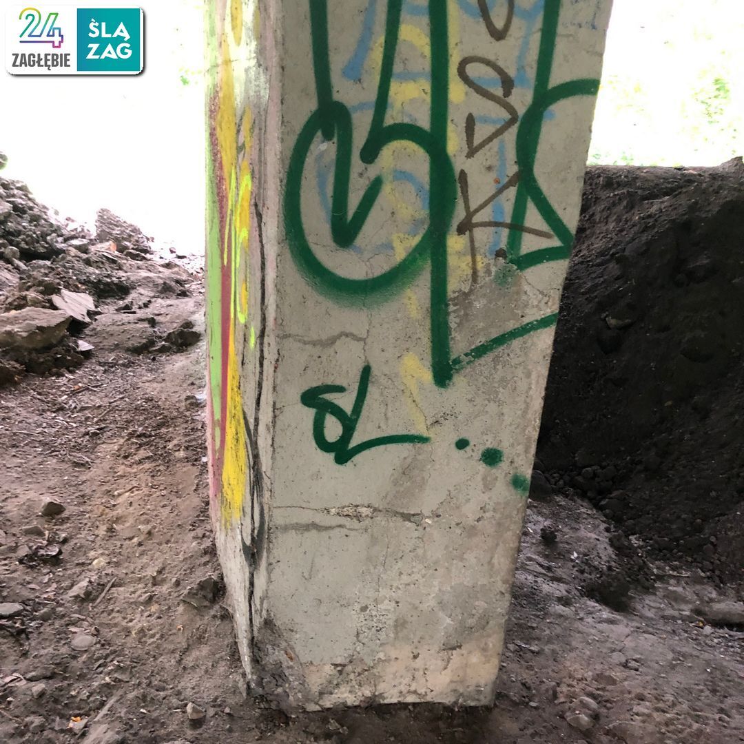Sosnowiec. Estakada w ciągu drogi krajowej nr 94, nad linią kolejową nr 1, Czarną Przemszą, ulicami Piotrkowską i Chemiczną. Stan na 8 lipca 2025 roku.