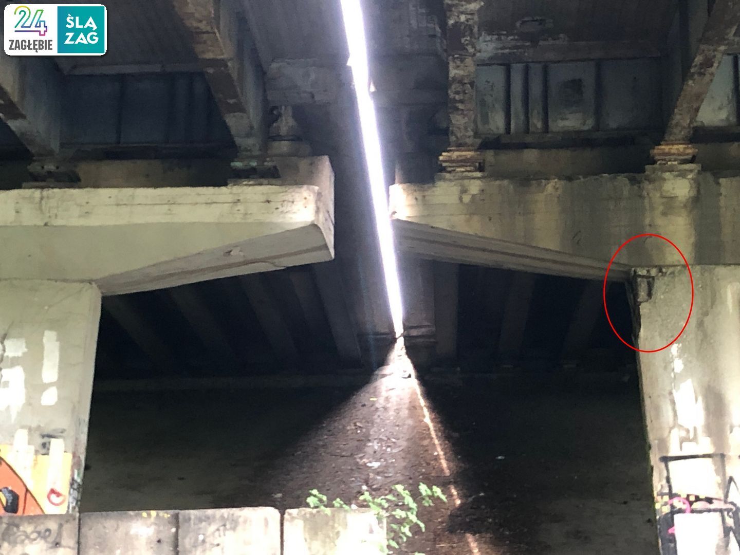 Sosnowiec. Estakada w ciągu drogi krajowej nr 94, nad linią kolejową nr 1, Czarną Przemszą, ulicami Piotrkowską i Chemiczną. Stan na 8 lipca 2025 roku.