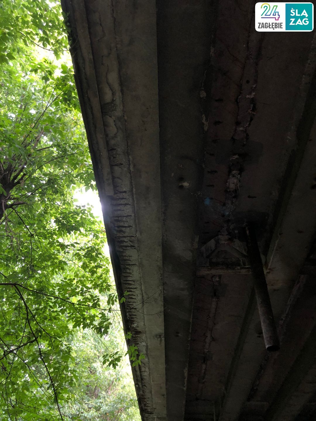 Sosnowiec. Estakada w ciągu drogi krajowej nr 94, nad linią kolejową nr 1, Czarną Przemszą, ulicami Piotrkowską i Chemiczną. Stan na 8 lipca 2025 roku.