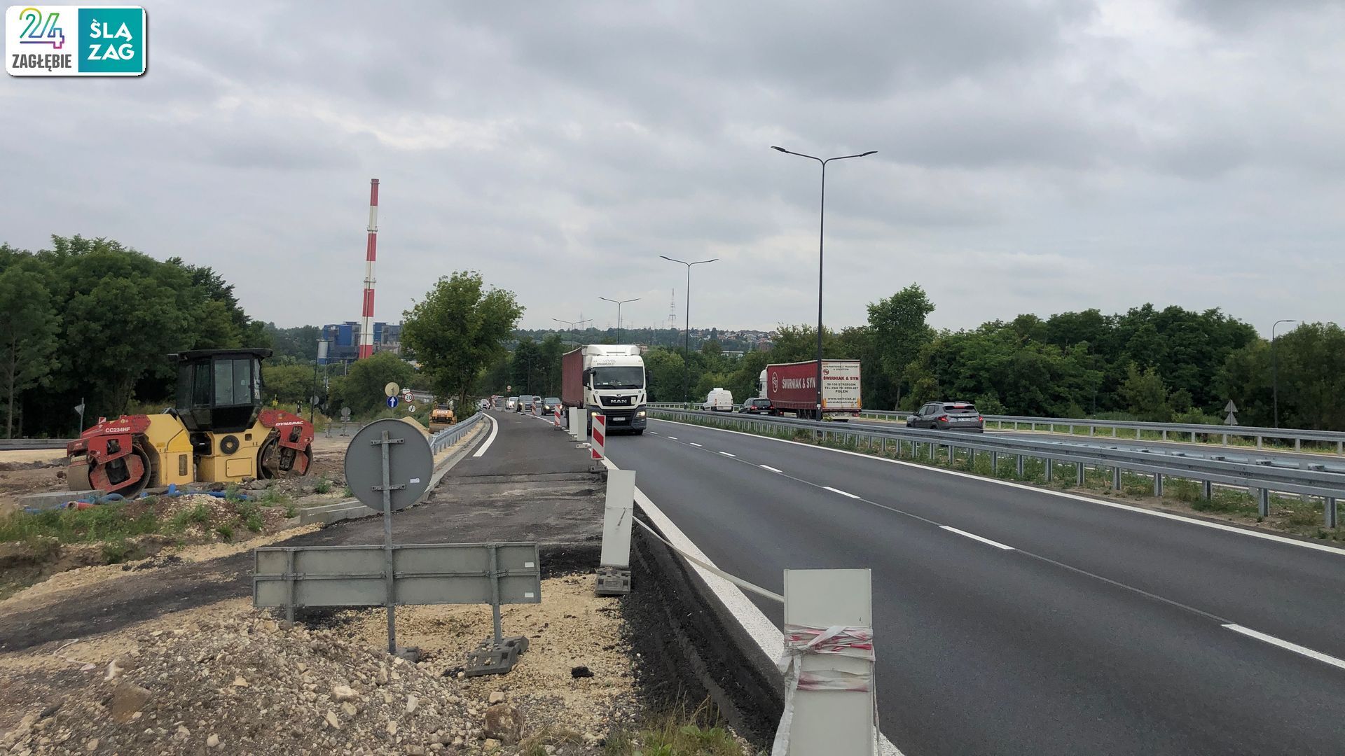 Sosnowiec. Estakada w ciągu drogi krajowej nr 94, nad linią kolejową nr 1, Czarną Przemszą, ulicami Piotrkowską i Chemiczną. Stan na 8 lipca 2025 roku.