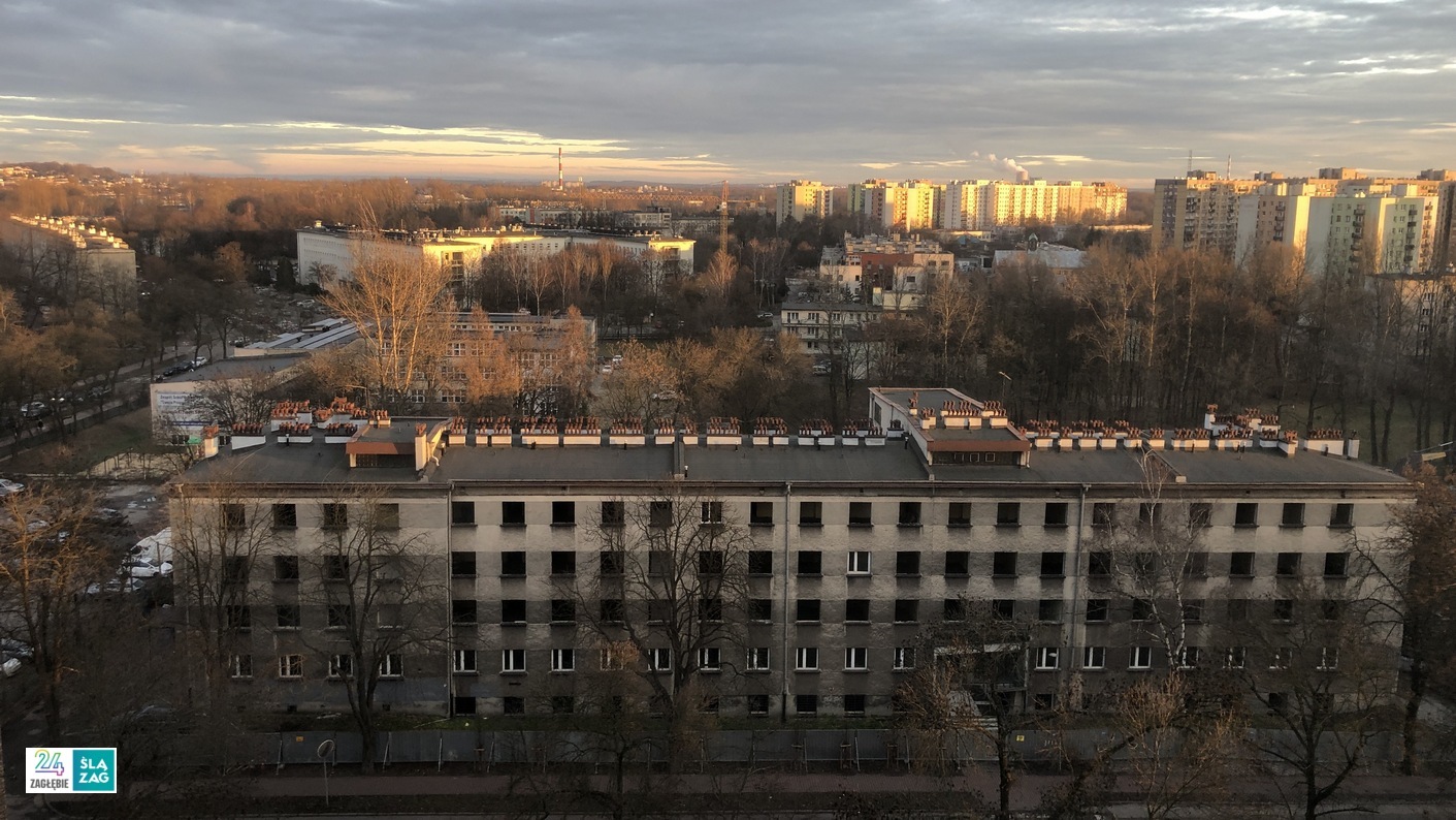 Sosnowiec. Budynki dawnego Instytutu Medycyny Pracy i Zdrowia Środowiskowego podczas rozbiórki. 18 grudnia 2024.