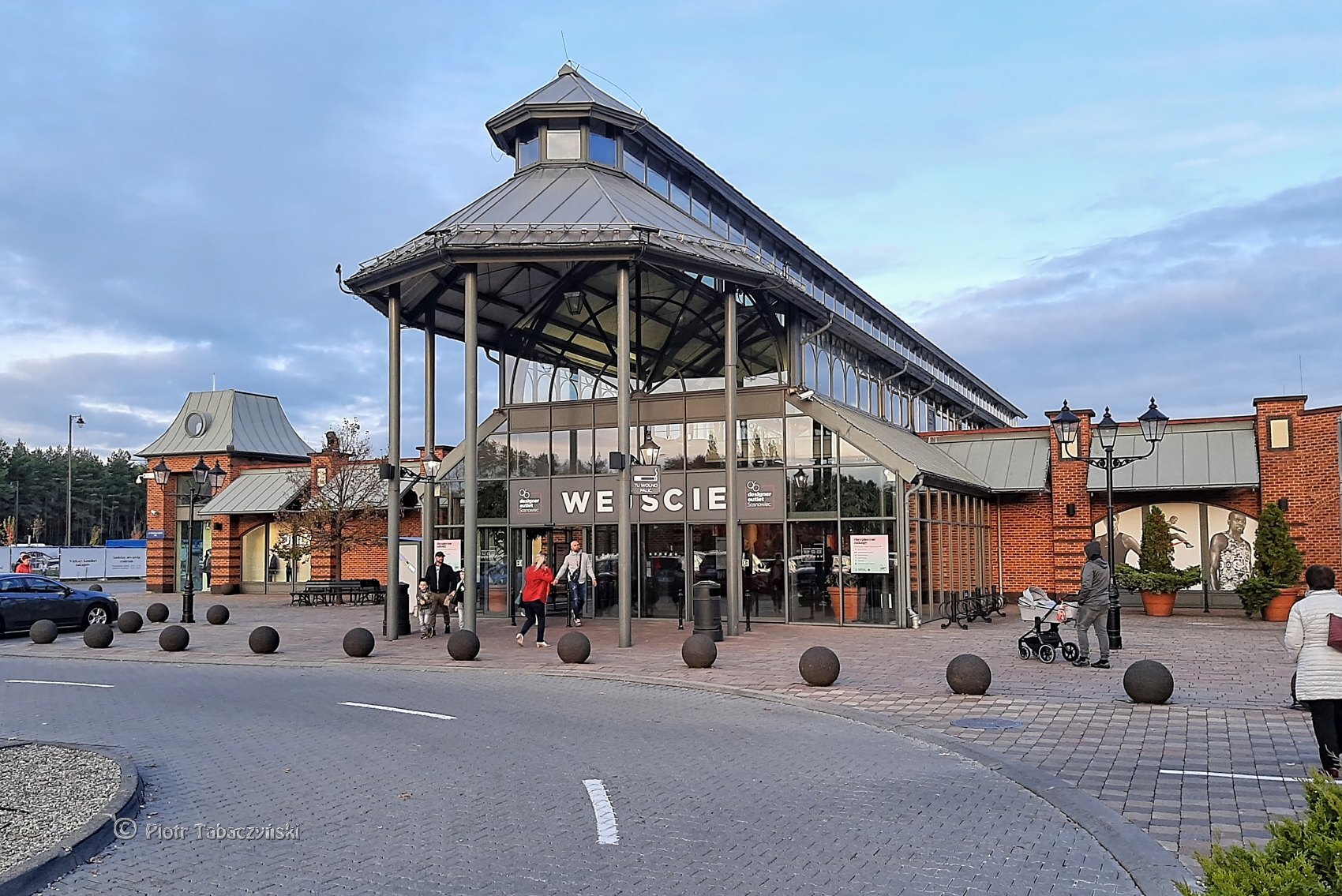 Sosnowiec-Jęzor. Centrum handlowe «Designer Outlet Sosnowiec». 14 października 2021.