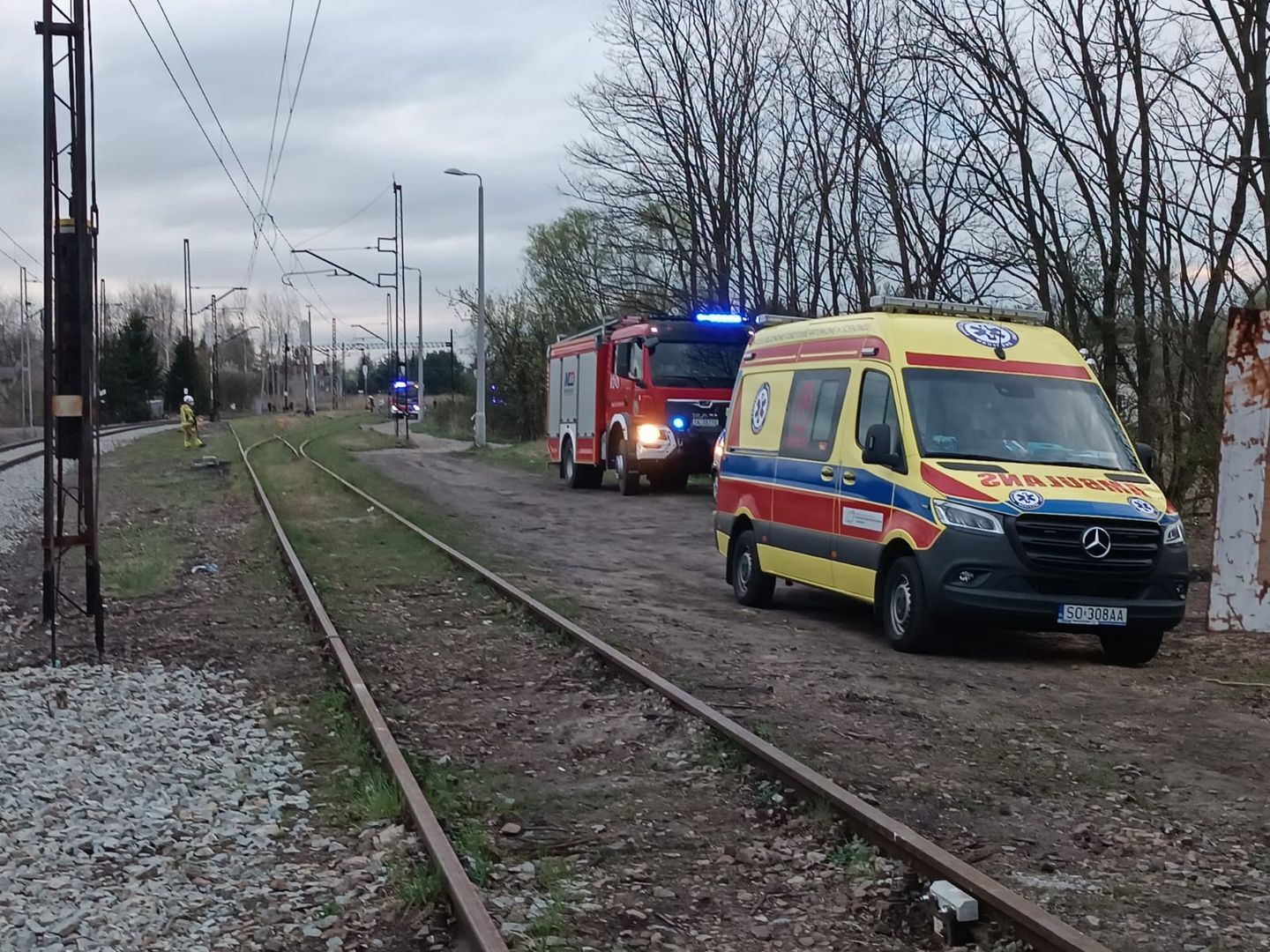 Sosnowiec-Kazimierz Górniczy. Upadek z energetycznego słupa trakcyjnego i porażenie prądem. 15 kwietnia 2025.