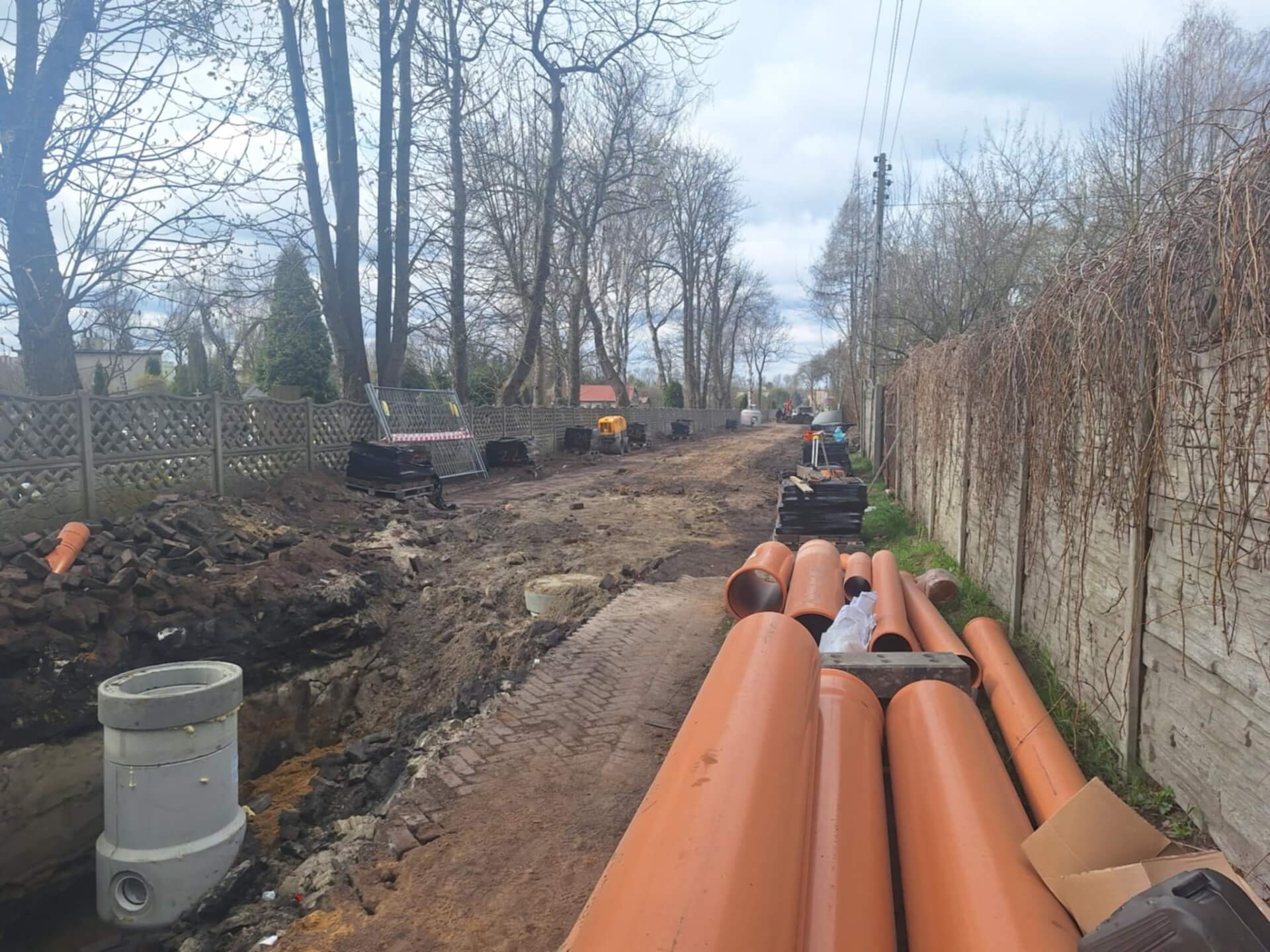Sosnowiec-Kazimierz Górniczy-Morze Czarne. Budowa Kanalizacji w ulicy Aleksandra Fredry. Maj 2025.