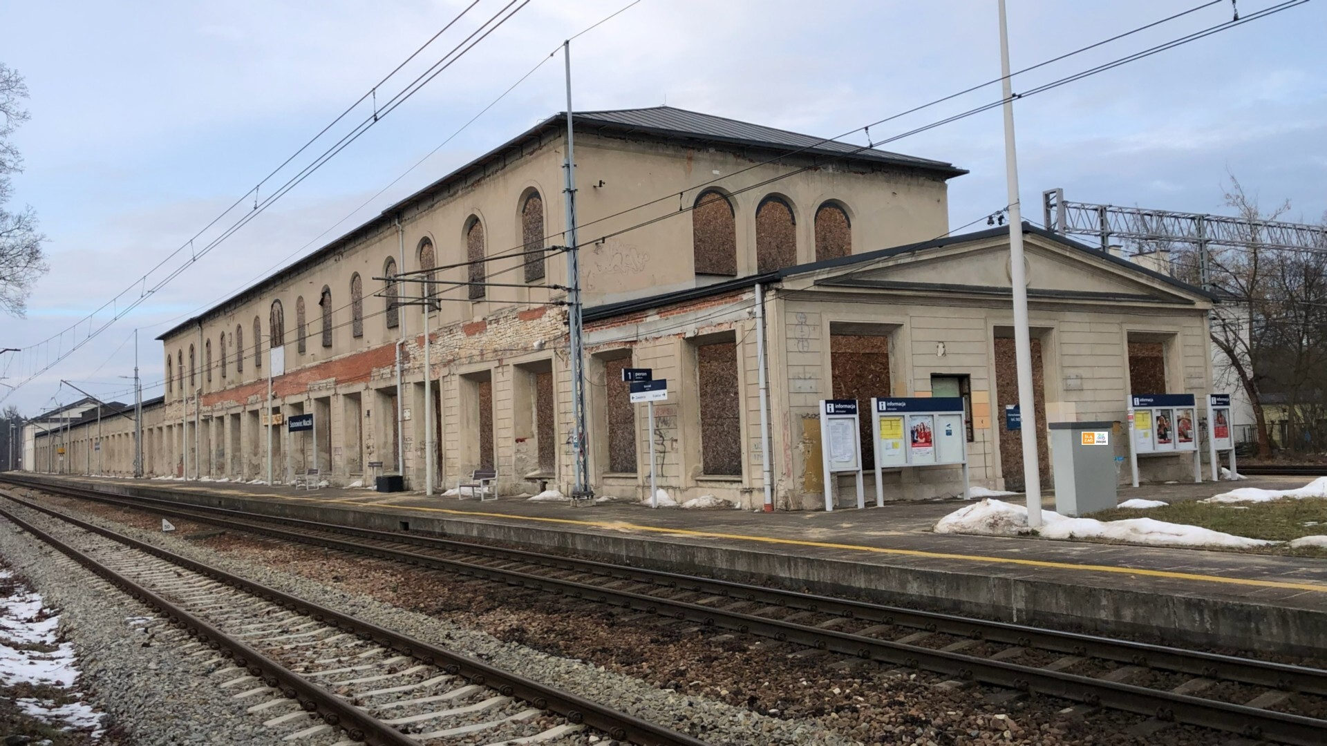 Sosnowiec-Maczki. Dworzec kolejowy. Elewacje zachodnia i południowa. 6 lutego 2026.