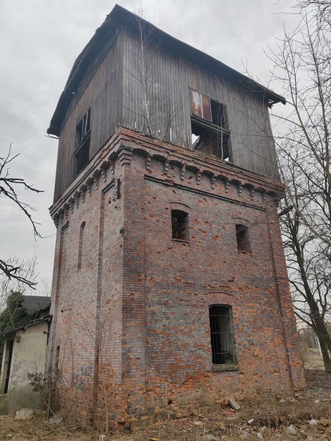 Sosnowiec-Maczki. Kolejowa wieża ciśnień z 1880 roku. 26 marca 2022.
