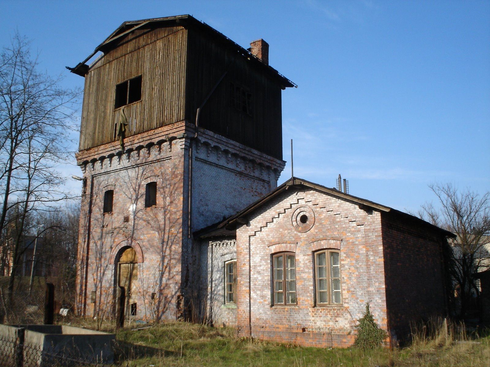Sosnowiec-Maczki. Kolejowa wieża ciśnień z 1880 roku. 27 marca 2007.