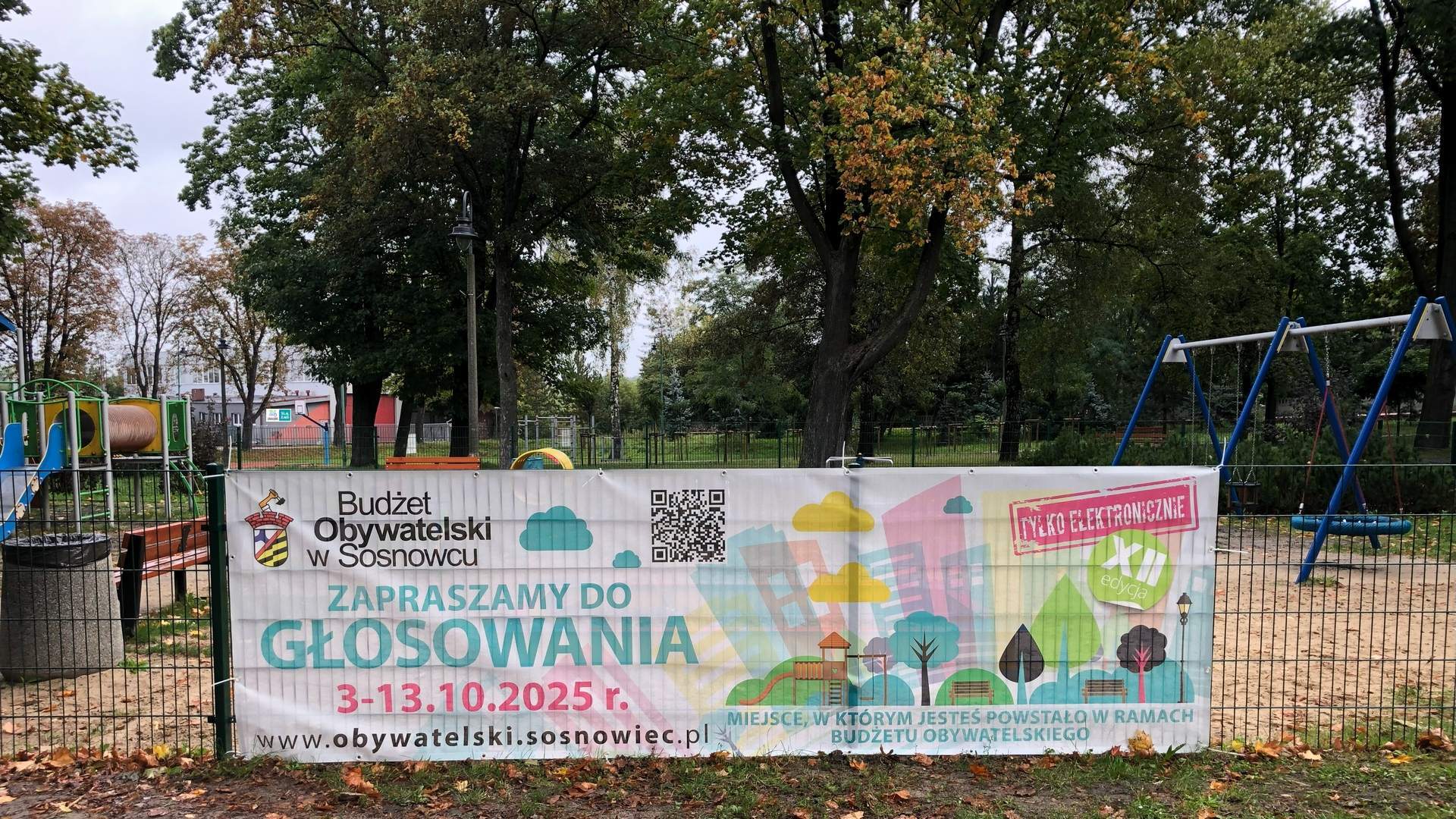 XII Budżet Obywatelski w Sosnowcu (2026). Baner w parku w Milowicach. 6 października 2025.