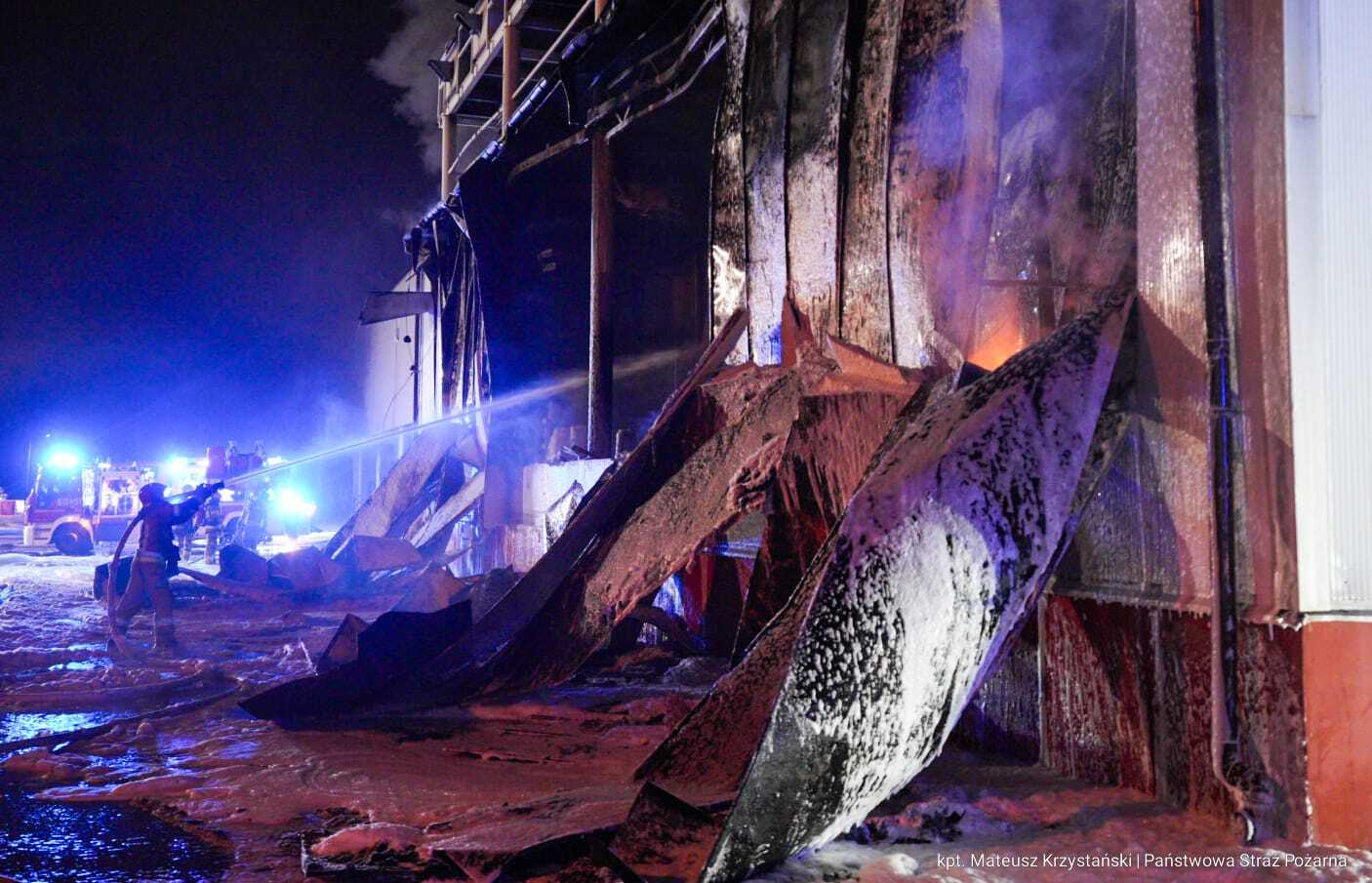 Sosnowiec-Milowice. Ul. Krzysztofa Kamila Baczyńskiego 165. Pożar hali w Zakładach Mięsnych „Duda” („Cedrob”). 10 maja 2025.
