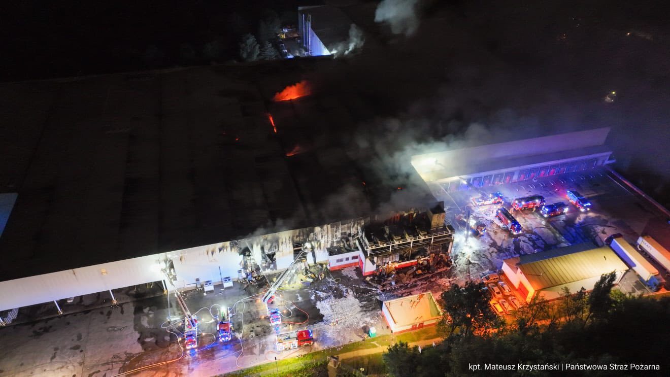 Sosnowiec-Milowice. Ul. Krzysztofa Kamila Baczyńskiego 165. Pożar hali w Zakładach Mięsnych „Duda” („Cedrob”). 10 maja 2025.