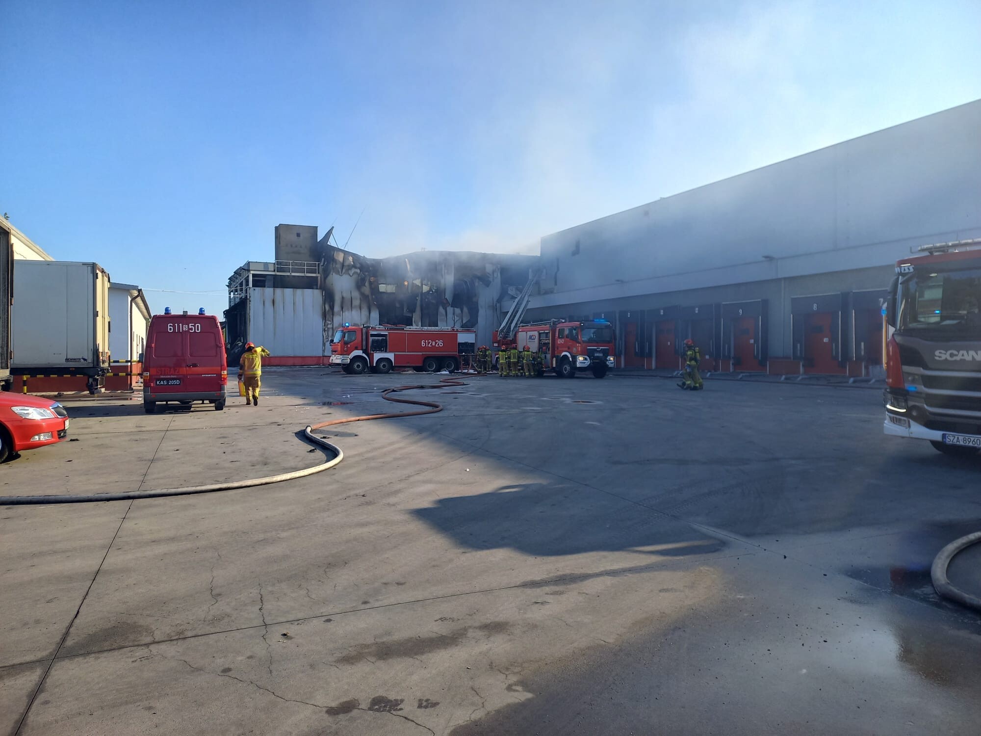 Sosnowiec-Milowice. Ul. Krzysztofa Kamila Baczyńskiego 165. Pożar hali w Zakładach Mięsnych „Duda” („Cedrob”). 10 maja 2025.