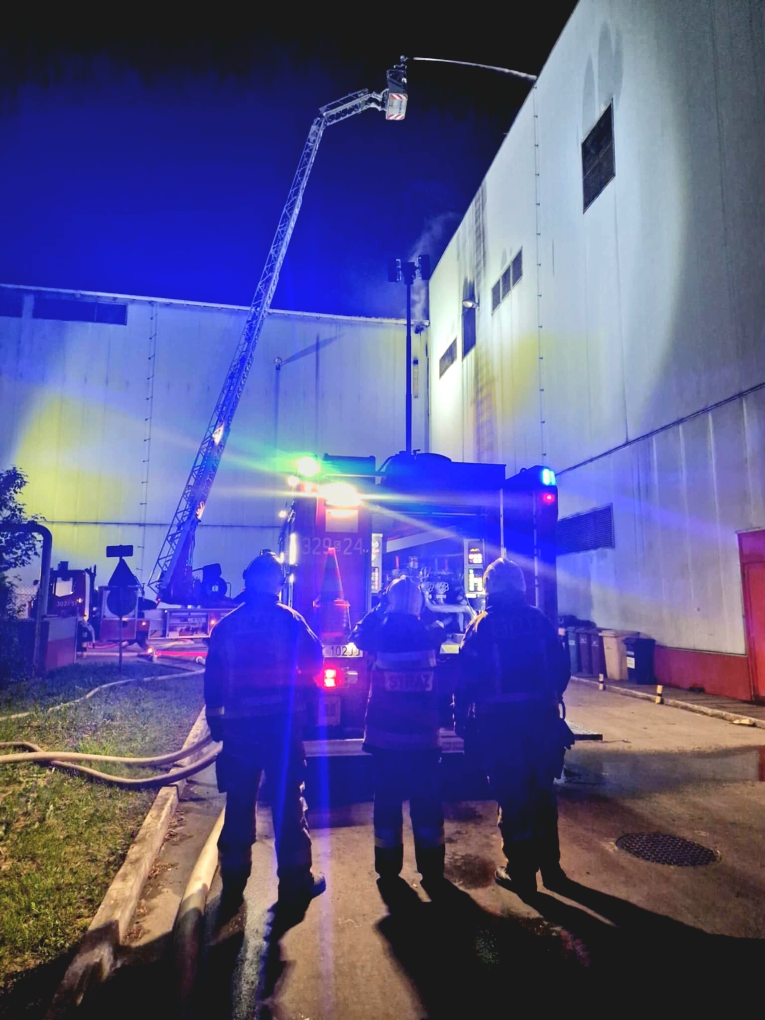 Sosnowiec-Milowice. Ul. Krzysztofa Kamila Baczyńskiego 165. Pożar hali w Zakładach Mięsnych „Duda” („Cedrob”). 10 maja 2025.