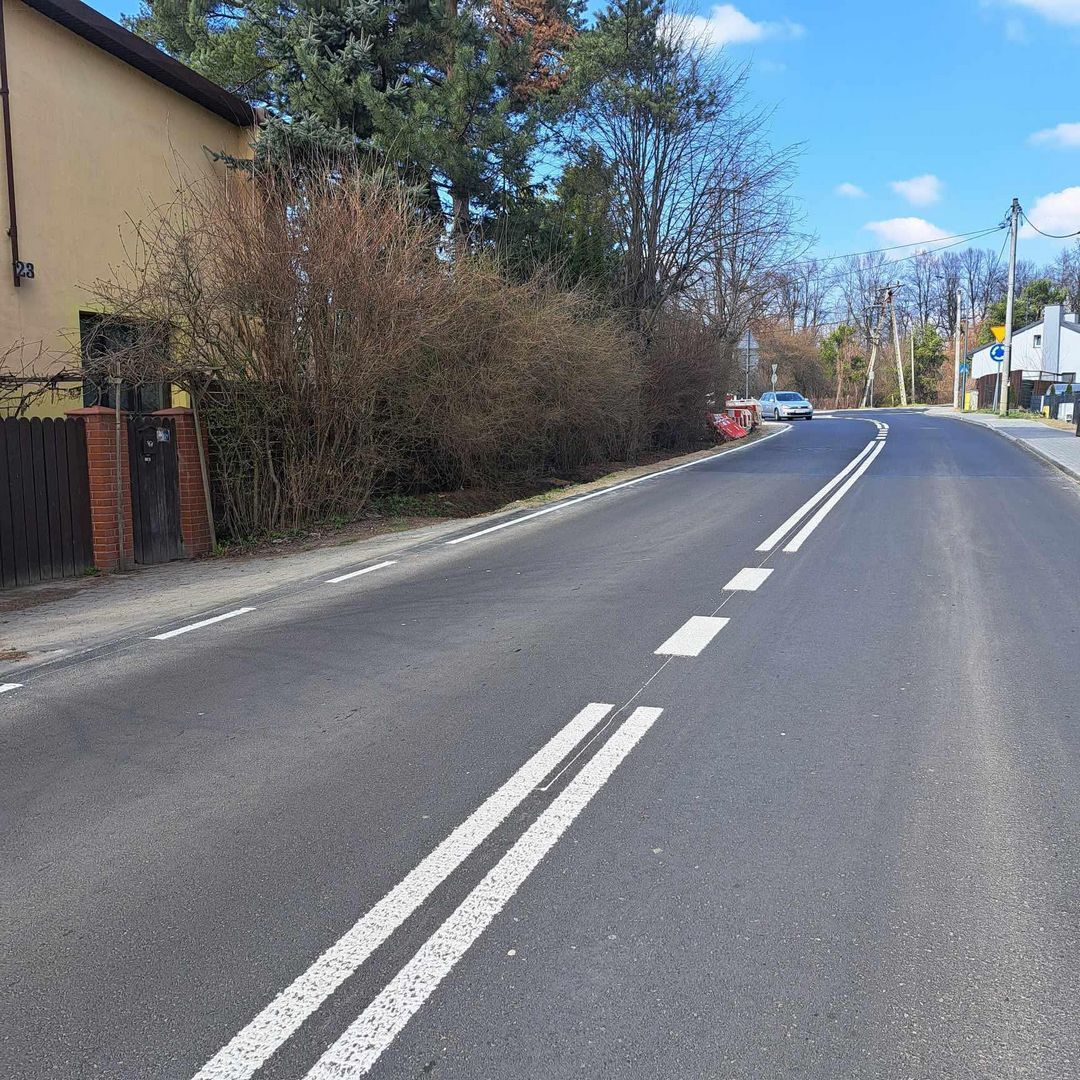 Sosnowiec-Ostrowy Górnicze. Rondo w miejscu skrzyżowania ulic Maczkowskiej i Armii Krajowej. 28 marca 2025