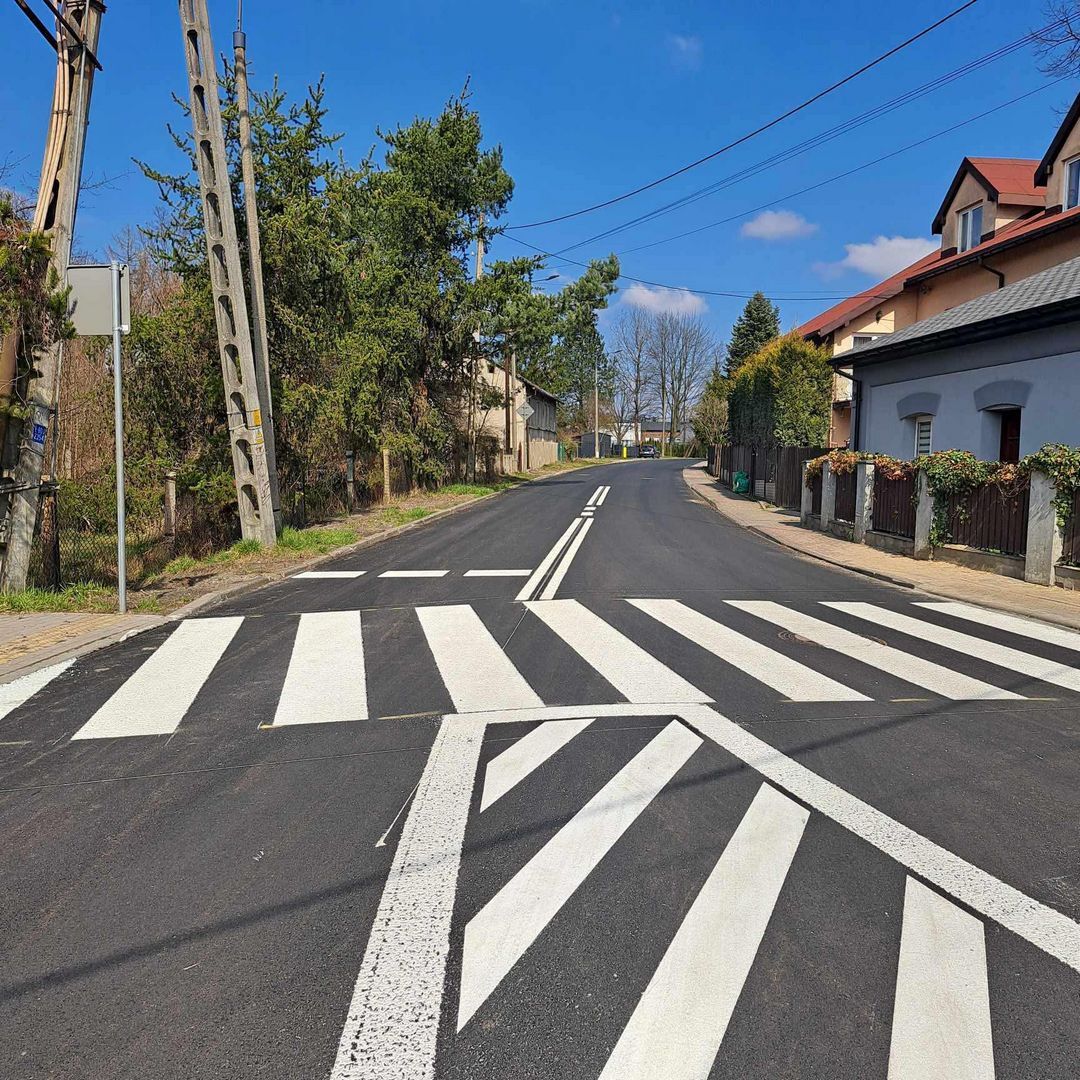 Sosnowiec-Ostrowy Górnicze. Rondo w miejscu skrzyżowania ulic Maczkowskiej i Armii Krajowej. 28 marca 2025