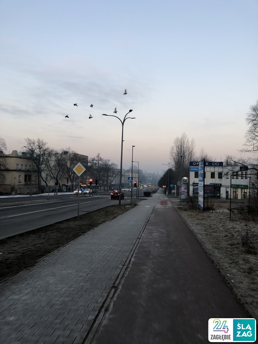 Sosnowiec. Pierwszy dzień po zamknięciu wiaduktu kolejowego nad ulicą Józefa Piłsudskiego. Objazd ulicami Wawel i Parkową. 18 lutego 2025.