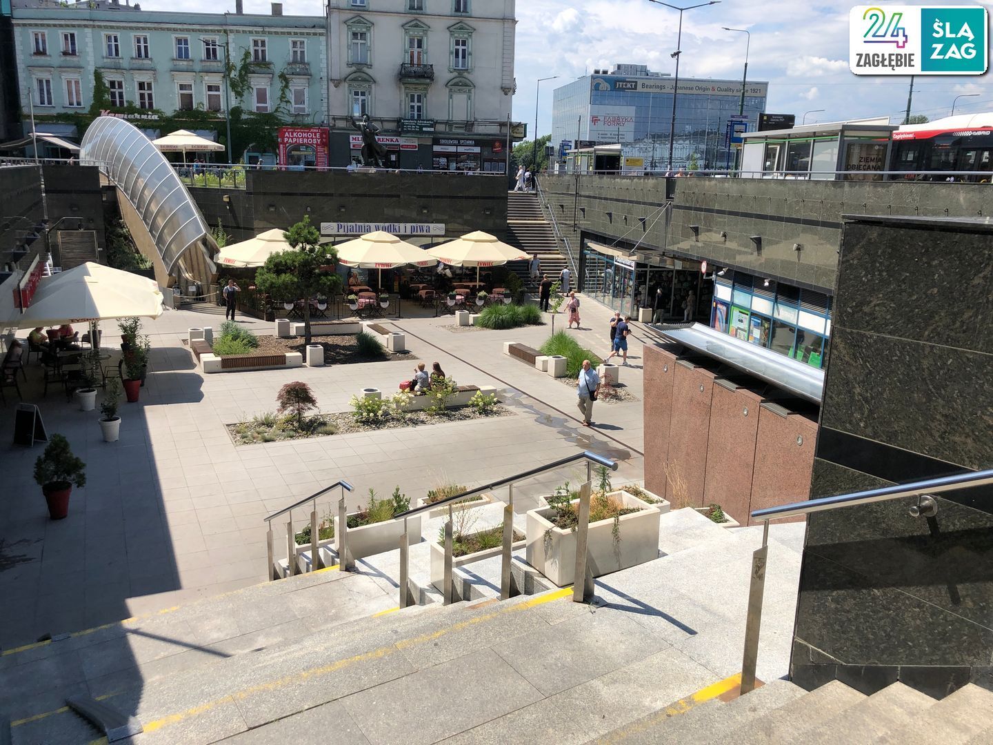 Sosnowiec. Obniżenie oraz wejście do podziemnego pasażu między placem Stulecia a dworcem kolejowym i ulicą Jana Kilińskiego. 14 lipca 2025.
