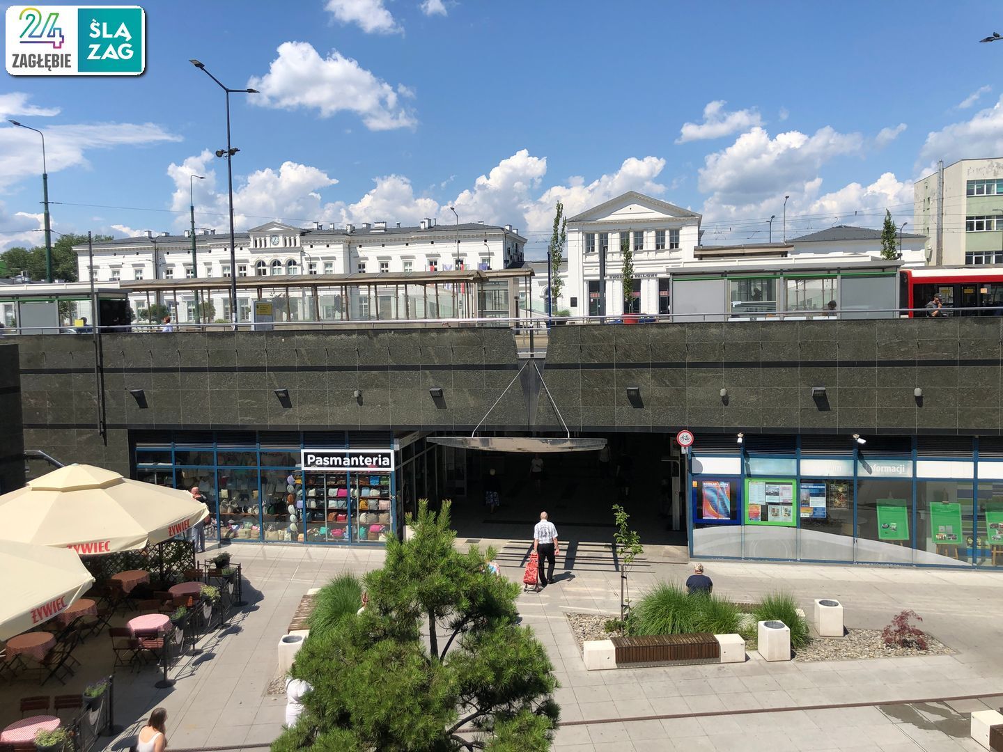 Sosnowiec. Obniżenie oraz wejście do podziemnego pasażu między placem Stulecia a dworcem kolejowym i ulicą Jana Kilińskiego. 14 lipca 2025.