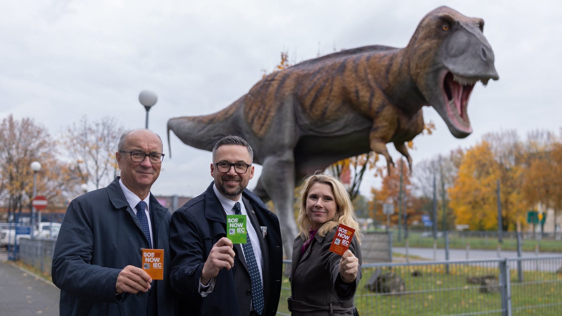 Włodzimierz Czarzasty, w towarzystwie Marcina Kulaska (Minister Nauki i Szkolnictwa Wyższego) i Moiniki Sikory (Wiceministerka Funduszy i Polityki Regionelnej) w Sosnowcu. 26 października 2025.