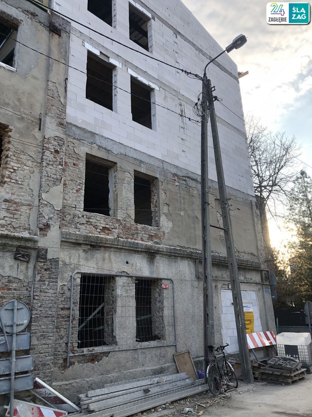 Sosnowiec-Pogoń. „3 Kamienice” – przebudowa z adaptacją na cele mieszkalne przy zbiegu ulic Grochowej i Marii Skłodowskiej-Curie. 23 marca 2025.