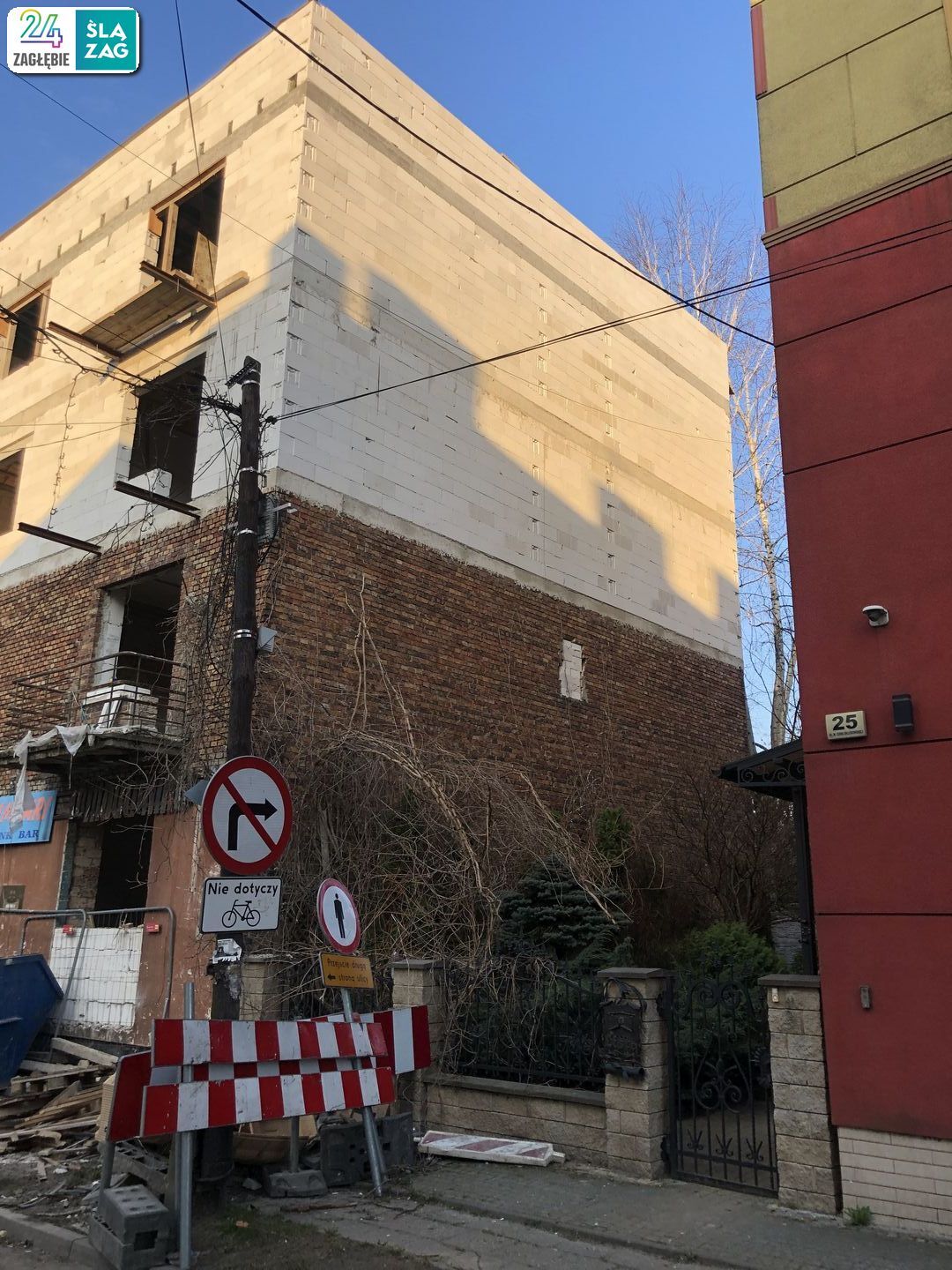 Sosnowiec-Pogoń. „3 Kamienice” – przebudowa z adaptacją na cele mieszkalne przy zbiegu ulic Grochowej i Marii Skłodowskiej-Curie. 23 marca 2025.