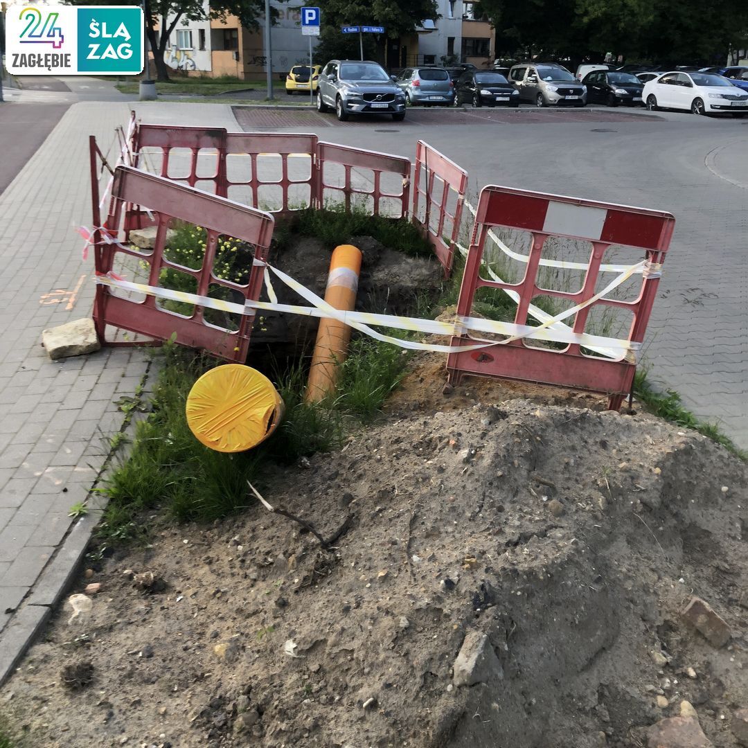 Sosnowiec-Pogoń. Ziemne roboty przy instalacji gazociągu przy ul. Stefana Roweckiego „Grota”. 27 maja 2025.