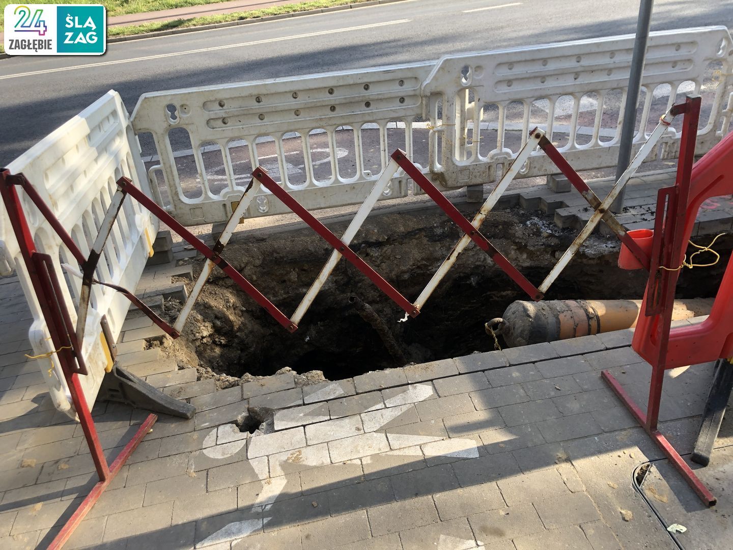 Sosnowiec-Pogoń. Ziemne roboty przy instalacji gazociągu przy ul. Stefana Roweckiego „Grota”. 27 maja 2025.