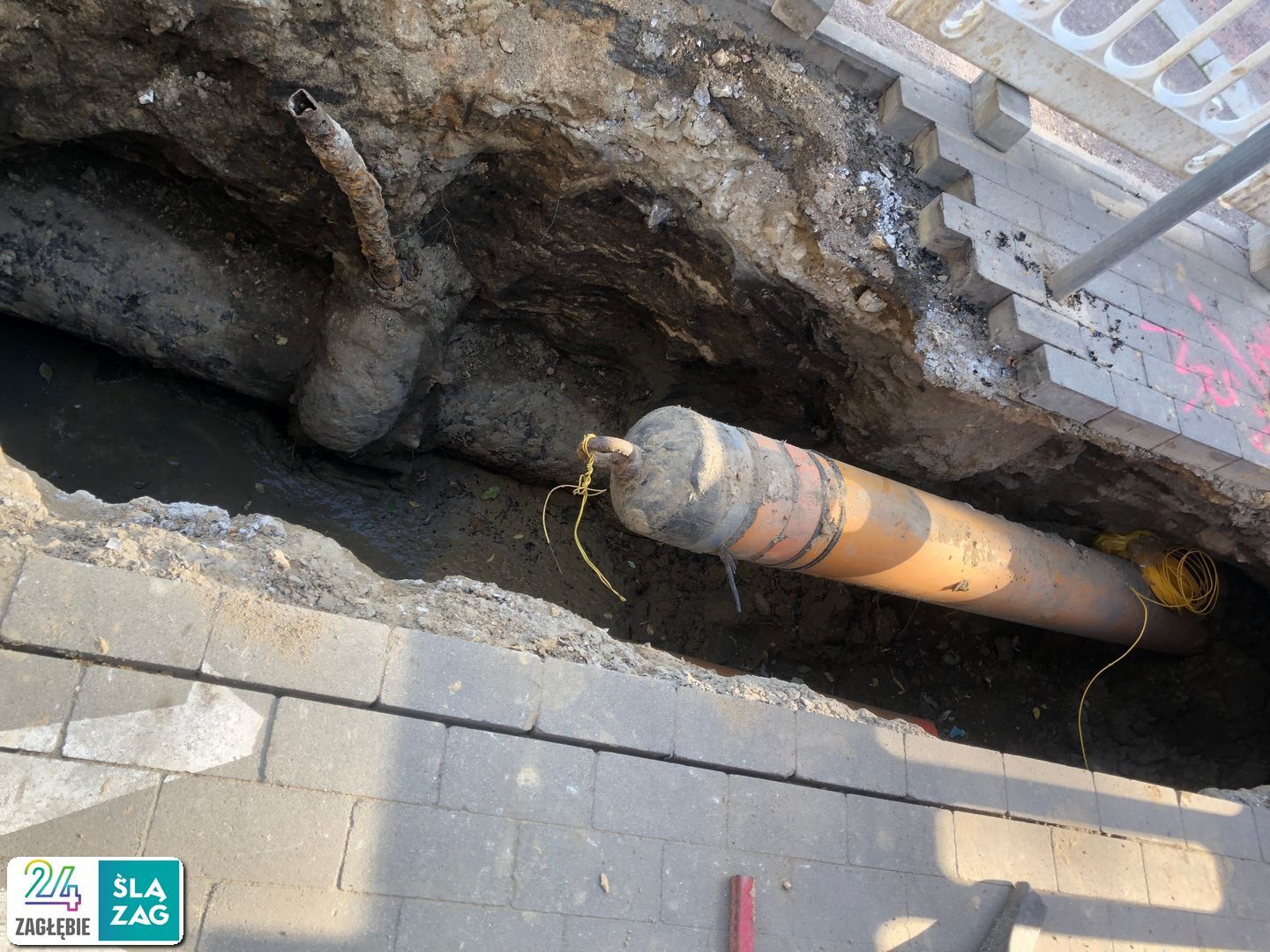 Sosnowiec-Pogoń. Ziemne roboty przy instalacji gazociągu przy ul. Stefana Roweckiego „Grota”. 27 maja 2025.