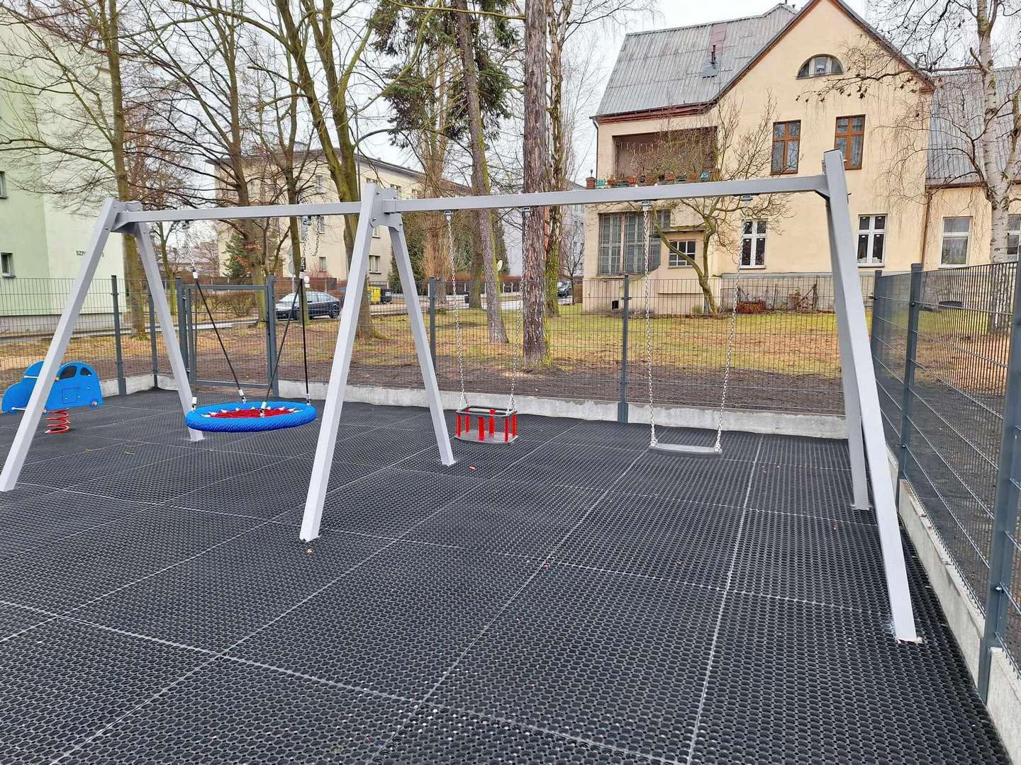 Sosnowiec-Pogoń. Nowy plac zabaw przy ulicy Szpaków. Luty 2025.