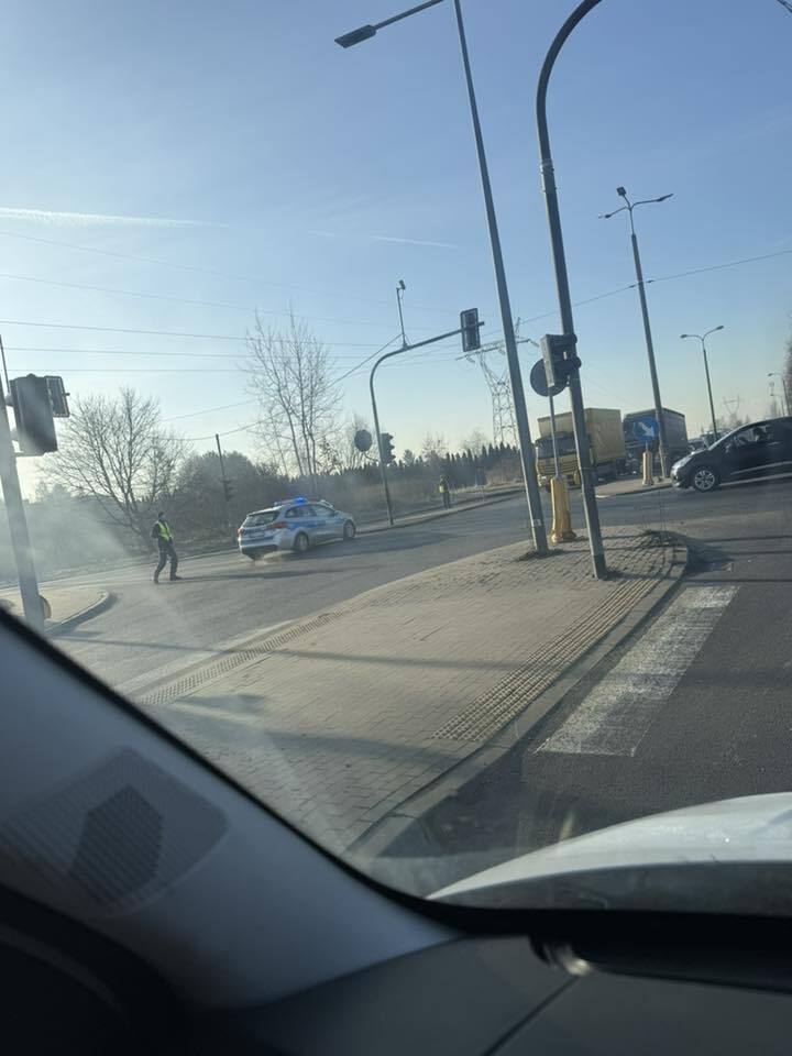 Sosnowiec-Porąbka. Wypadek – potrącenie kobiety na przejściu przy ulicy Teofila Lenartowicza. 5 marca 2026