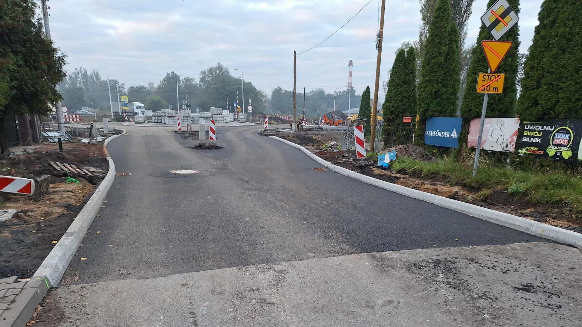 Sosnowiec-Porąbka. Budowa ronda u zbiegu ulic: Wileńskiej, Minerów i Ignacego Łukasiewicza. 2 października 2025.