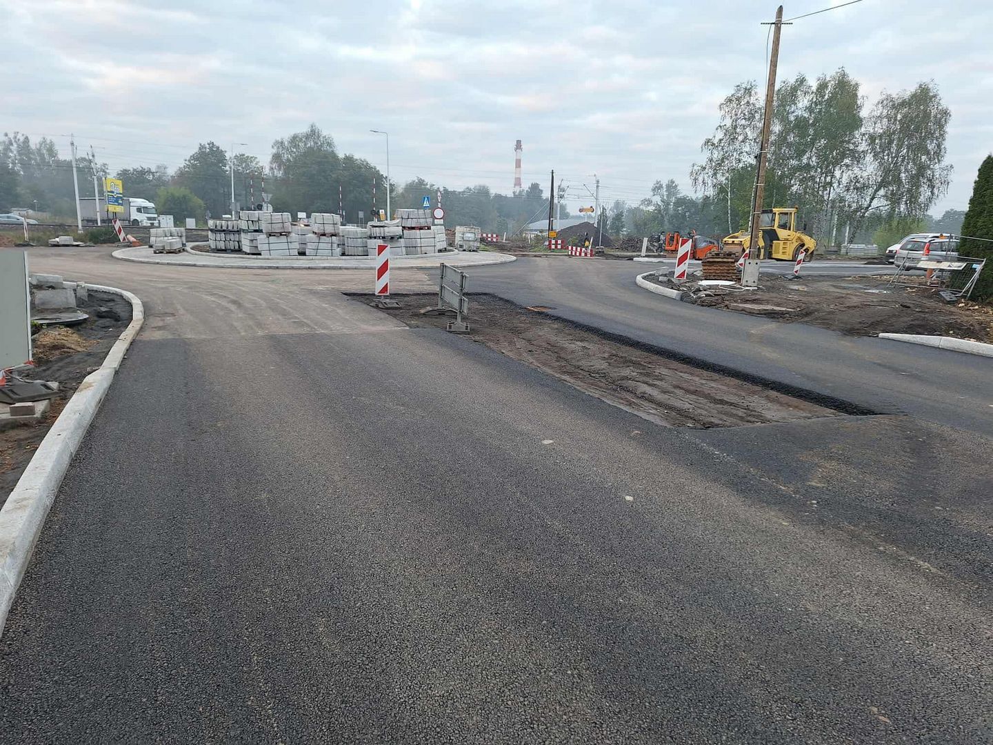 Sosnowiec-Porąbka. Budowa ronda u zbiegu ulic: Wileńskiej, Minerów i Ignacego Łukasiewicza. 2 października 2025.