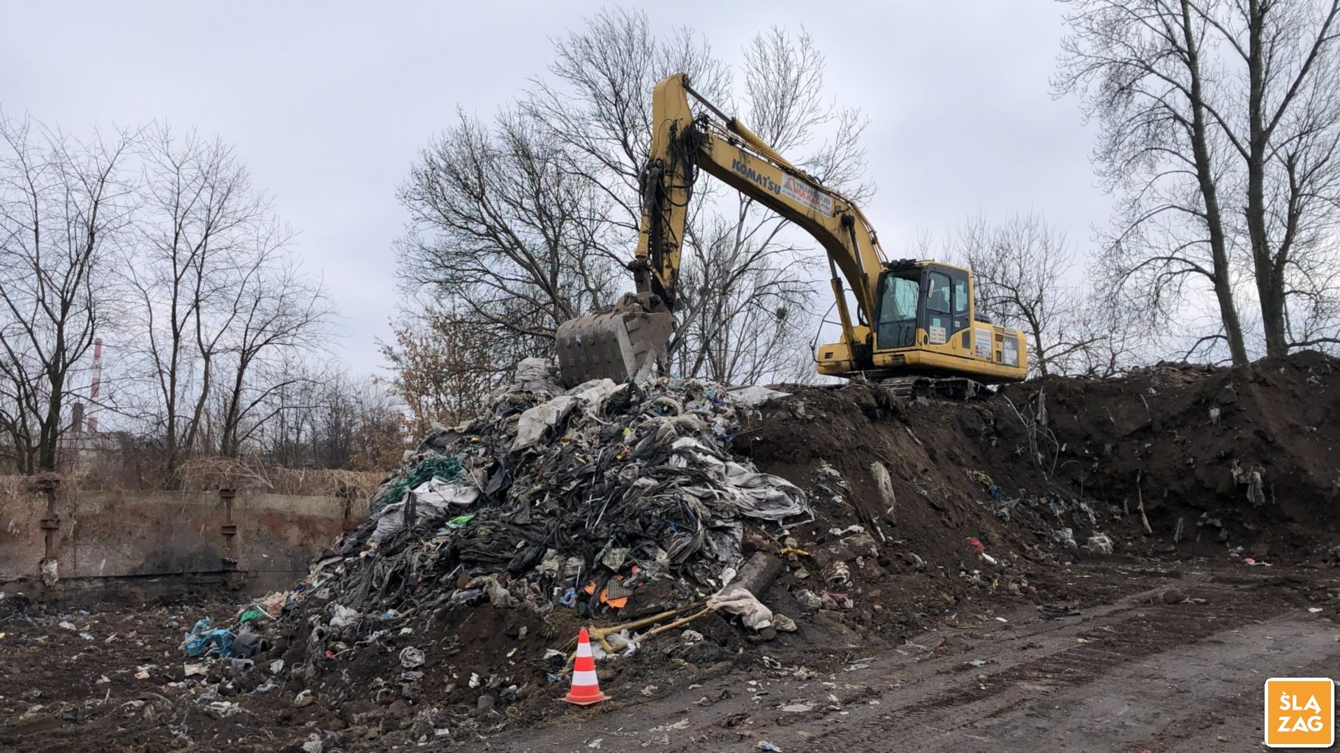 Sosnowiec-Radocha. Nielegalne składowisko odpadów, częściowo uprzątnięte. 9 lutego 2026.