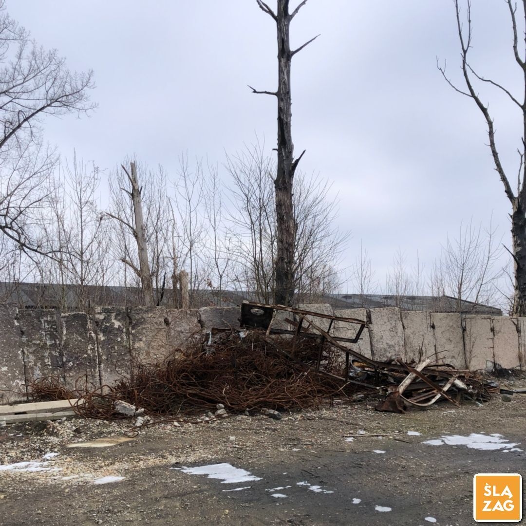 Sosnowiec-Radocha. Nielegalne składowisko odpadów, częściowo uprzątnięte. 9 lutego 2026.