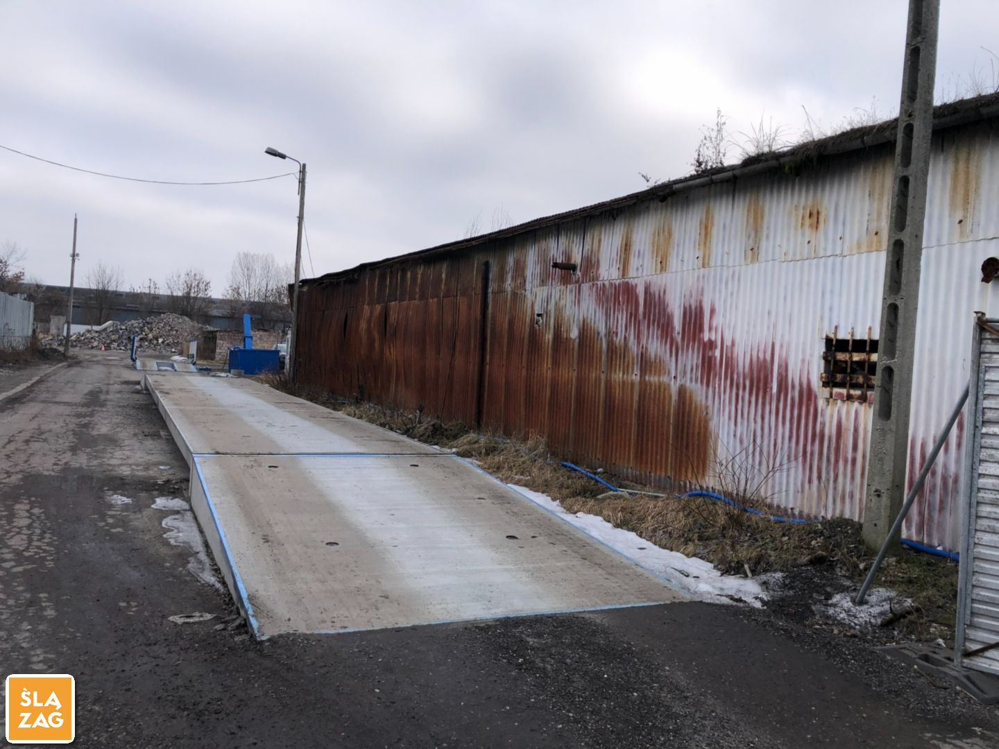 Sosnowiec-Radocha. Nielegalne składowisko odpadów, częściowo uprzątnięte. 9 lutego 2026.