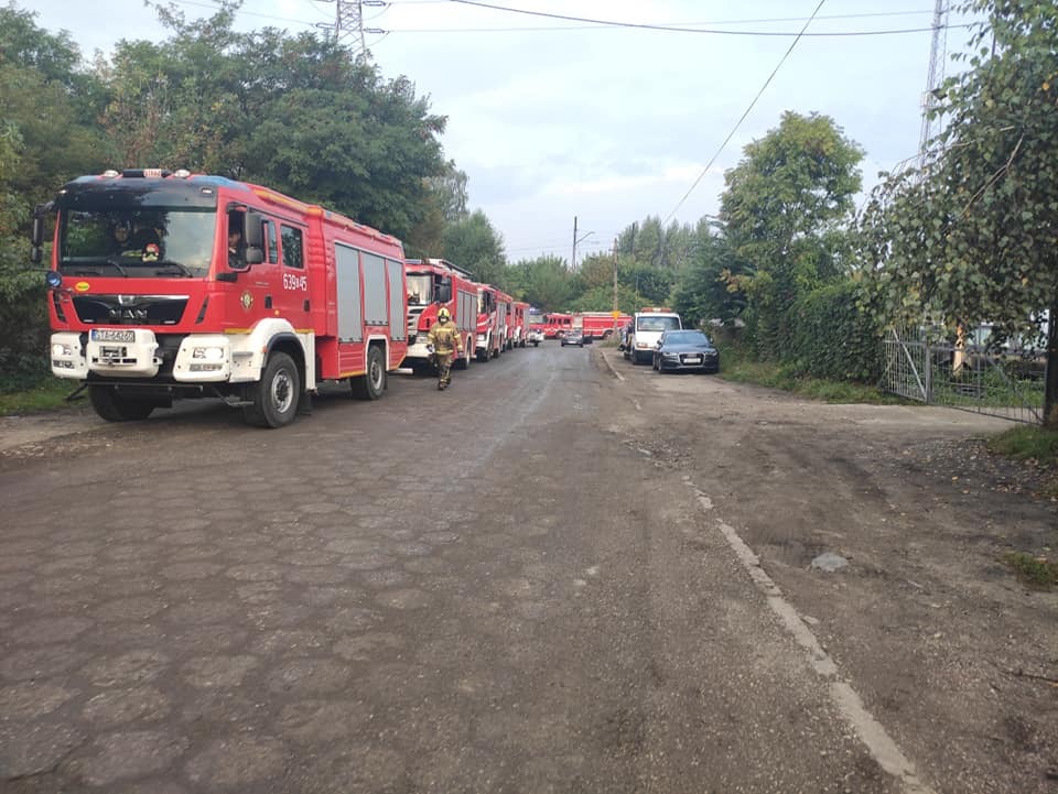 Sosnowiec-Radocha. Nielegalne składowisko odpadów. Gaszenie pożaru, 16 września 2020.