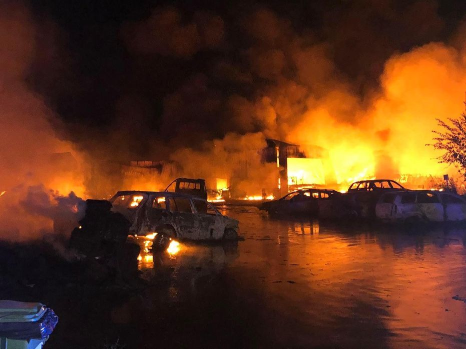 Sosnowiec-Radocha. Nielegalne składowisko odpadów. Pożar.