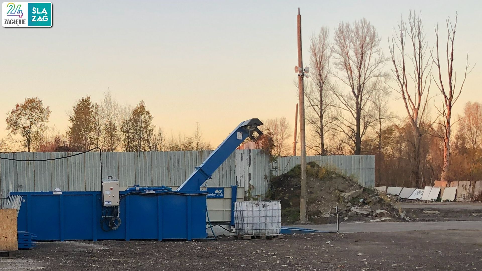 Sosnowiec-Radocha. Nielegalne składowisko odpadów. Sprzątanie. 6 listopada 2025.