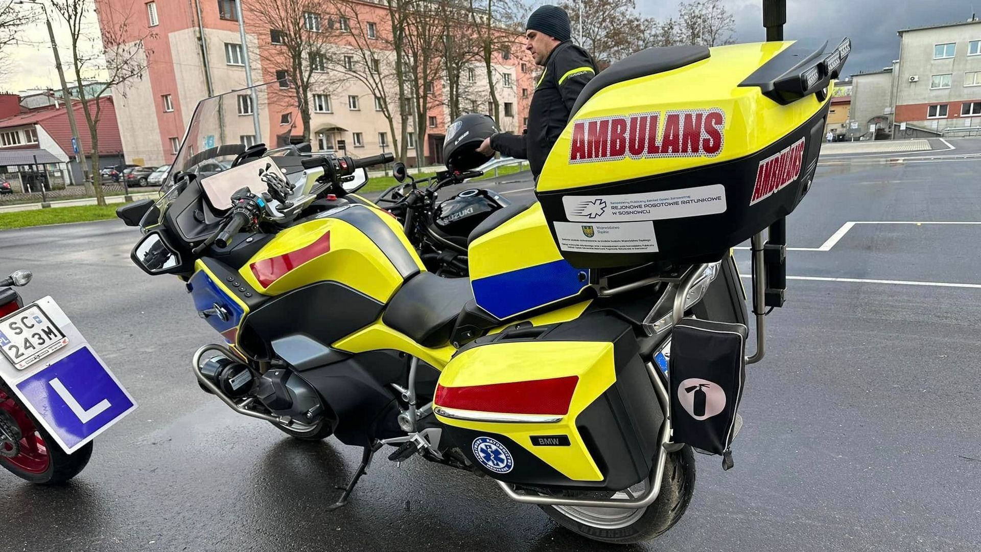 Motocykl ratunkowy Rejonowego Pogotowia Ratunkowego w Sosnowcu. Wiosna 2024.