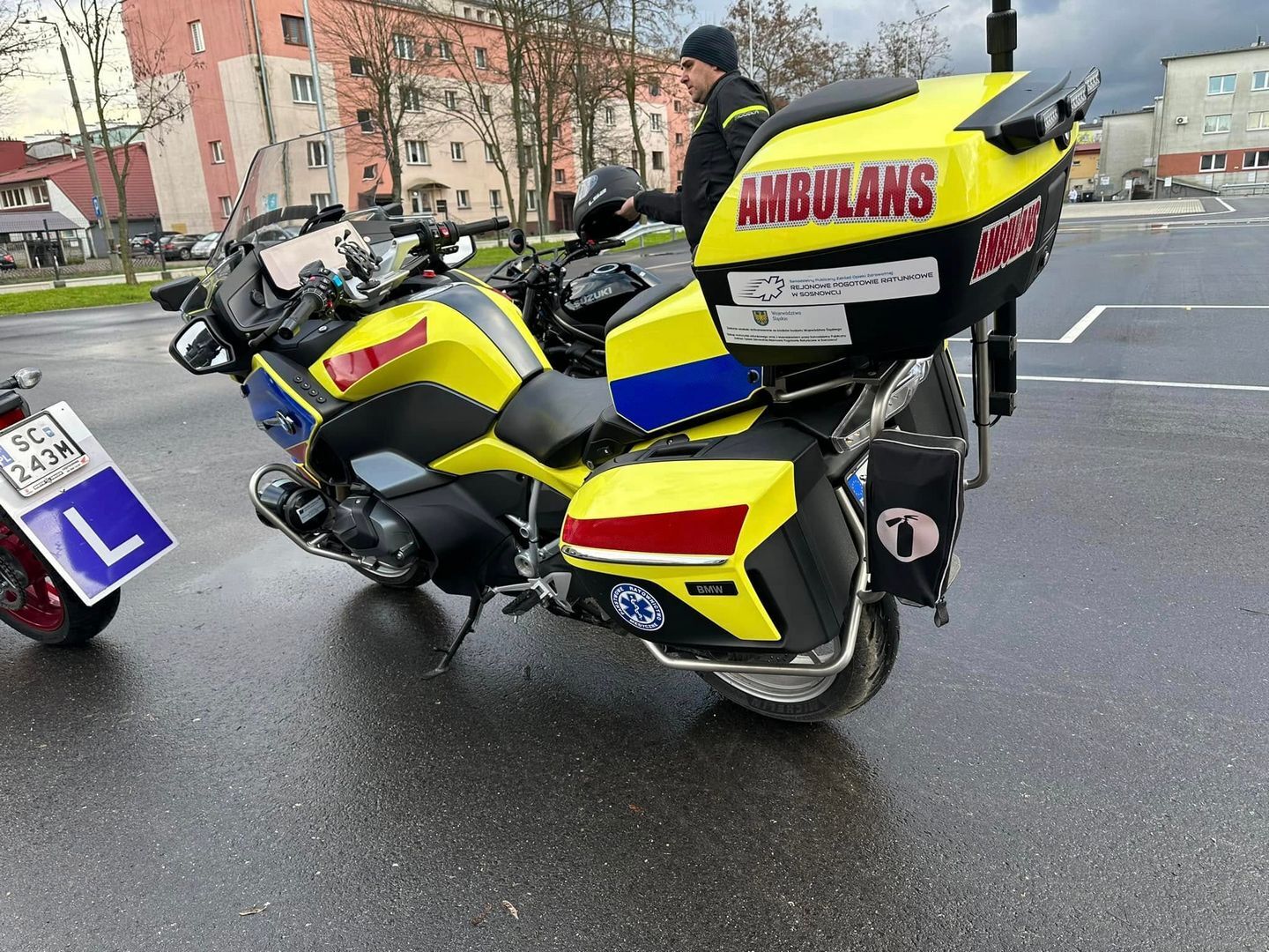 Motocykl ratunkowy Rejonowego Pogotowia Ratunkowego w Sosnowcu. Wiosna 2024.