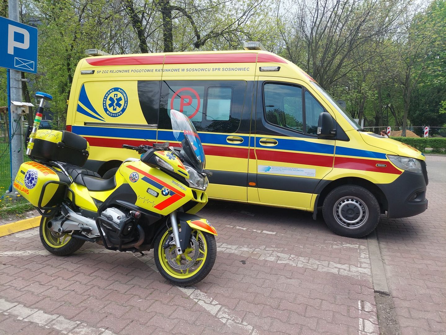 Motocykl ratunkowy Rejonowego Pogotowia Ratunkowego w Sosnowcu. Maj 2022.