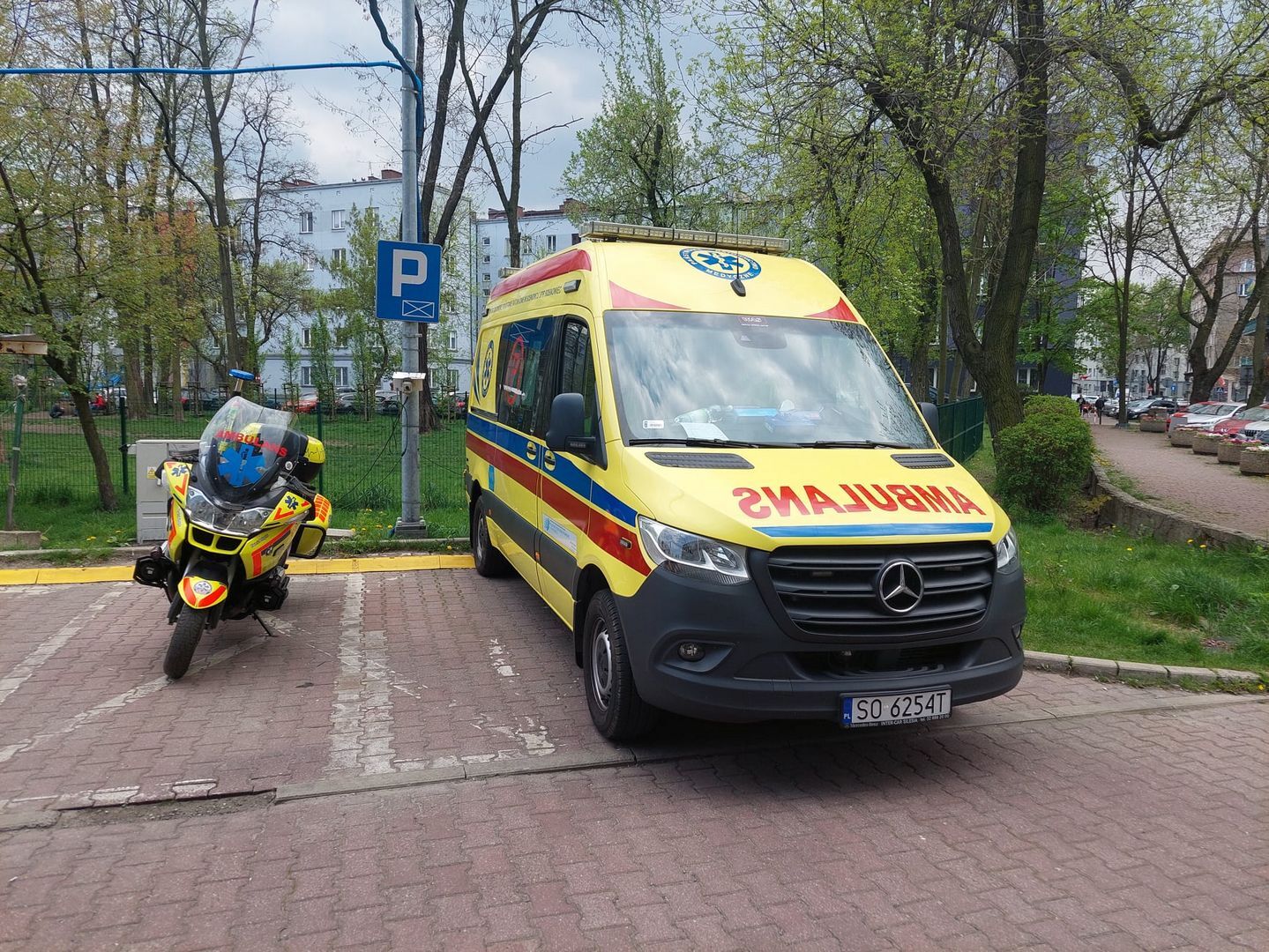Motocykl ratunkowy Rejonowego Pogotowia Ratunkowego w Sosnowcu. Maj 2022.