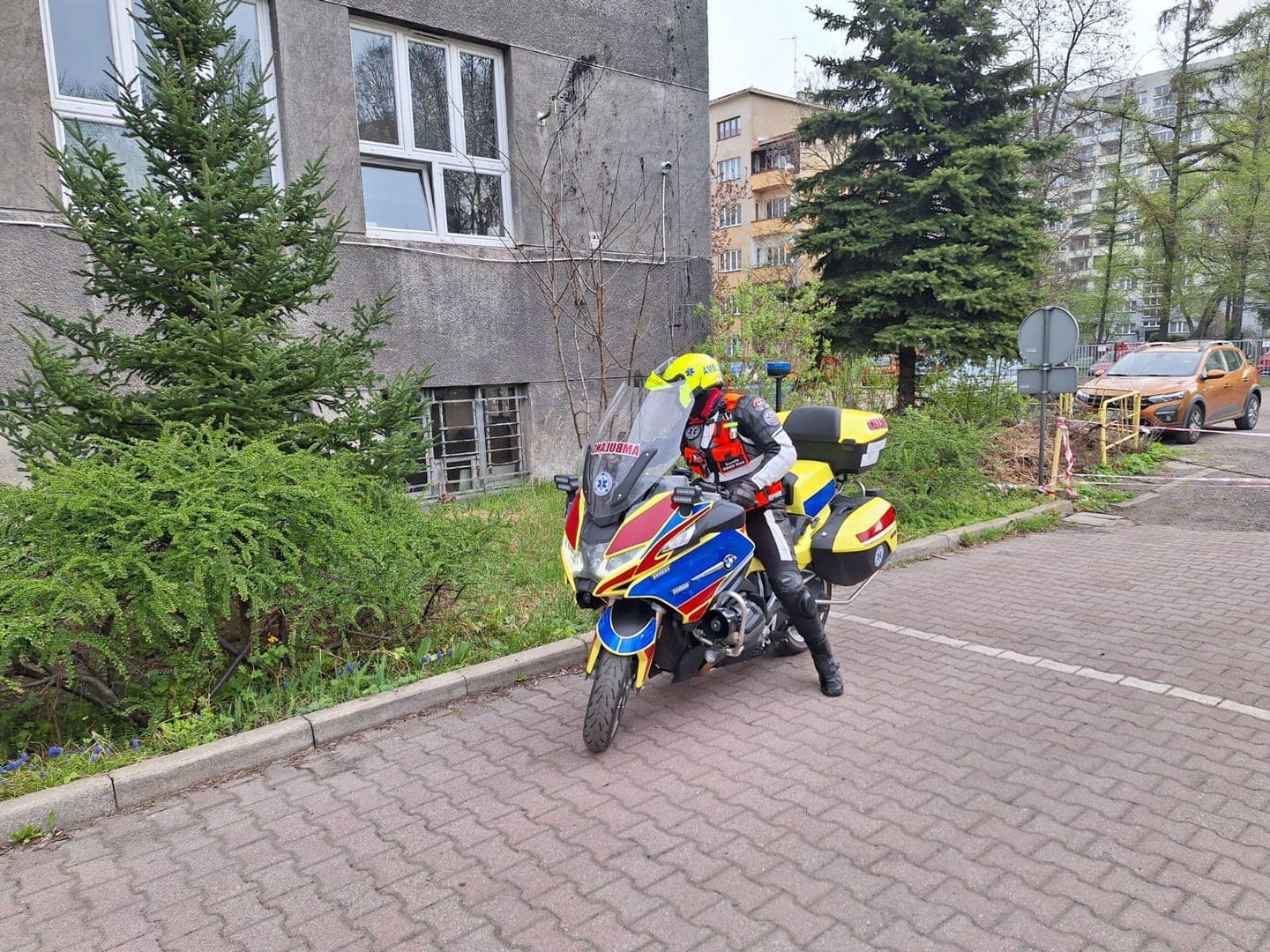 Motocykl ratunkowy Rejonowego Pogotowia Ratunkowego w Sosnowcu. Lato 2024.