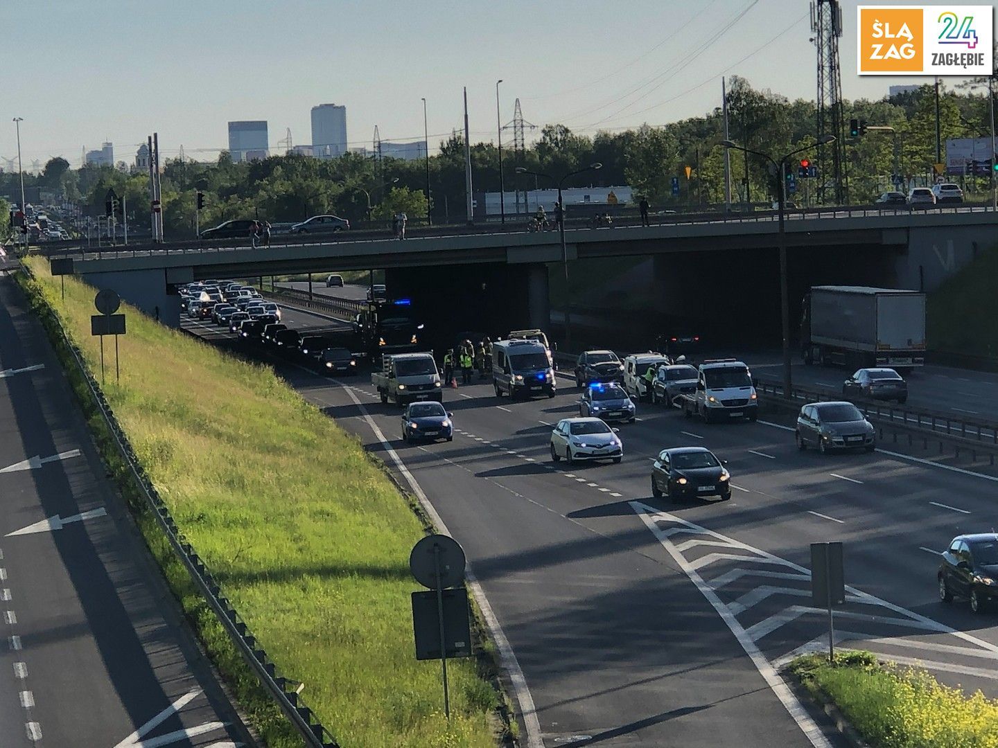 Sosnowiec. Karambol na drodze ekspresowej S86, pod wiaduktem w ciągu ulicy Józefa Piłsudskiego. 29 maja 2026