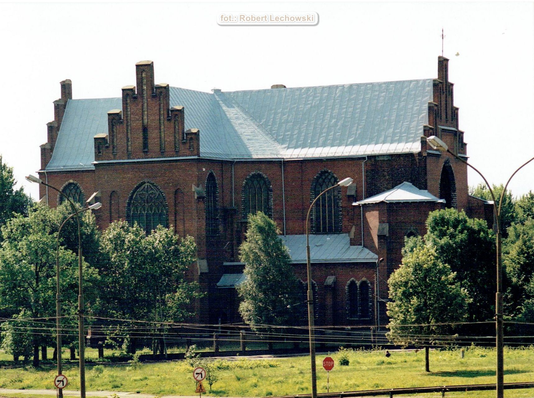 Sosnowiec-Sielec. Kościół pod wezwaniem Niepokalanego Poczęcia Najświętszej Maryi Panny. Lata 1997 – 2001.