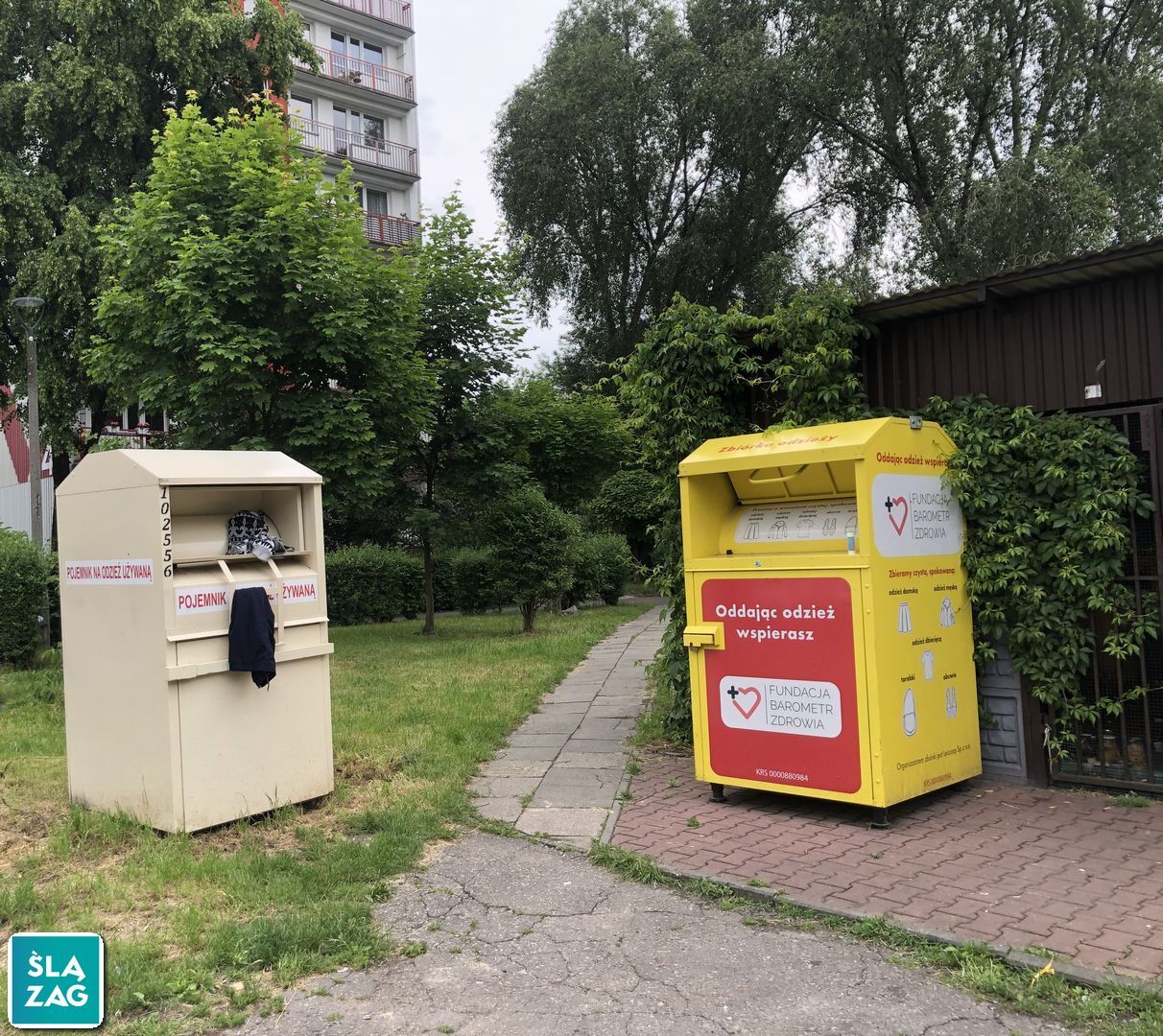 Sosnowiec-Sielec, ul. 1 Maja. Kontenery do selektywnej zbiórki odzieży. 3 czerwca 2025.
