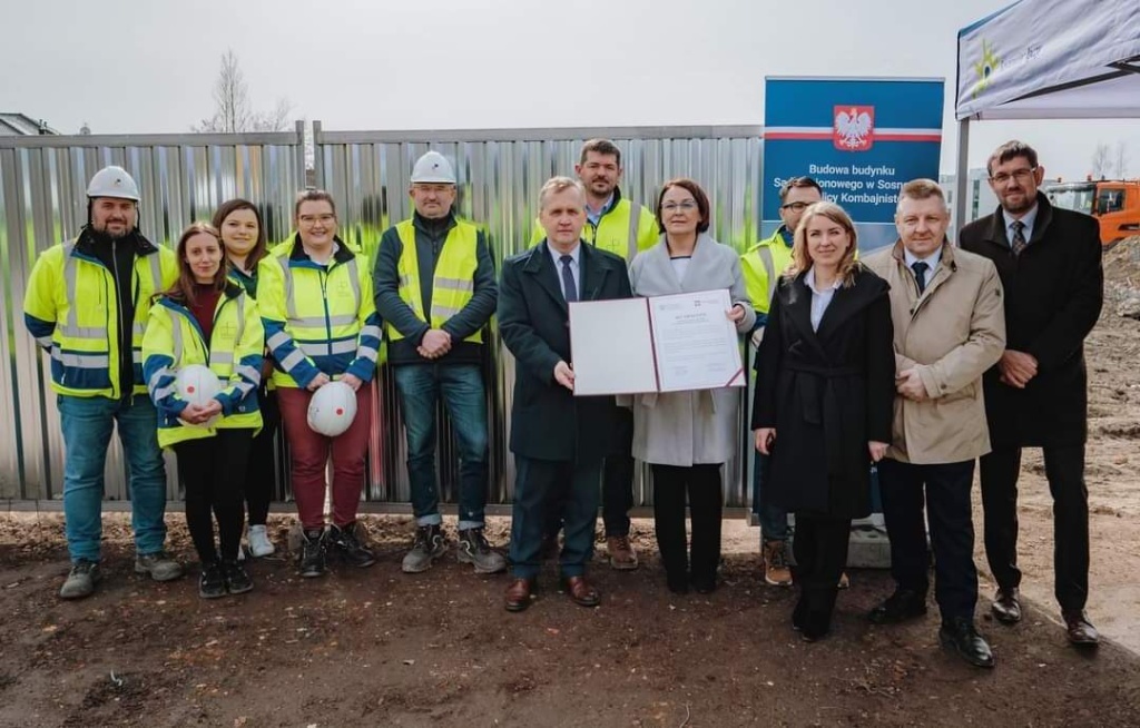 Sosnowiec-Sielec. Nowa siedziba Sądu Rejonowego przy ulicy Kombajnistów 78. Akt erekcyjny i wmurowanie kamienia węgielnego. 17 marca 2023.